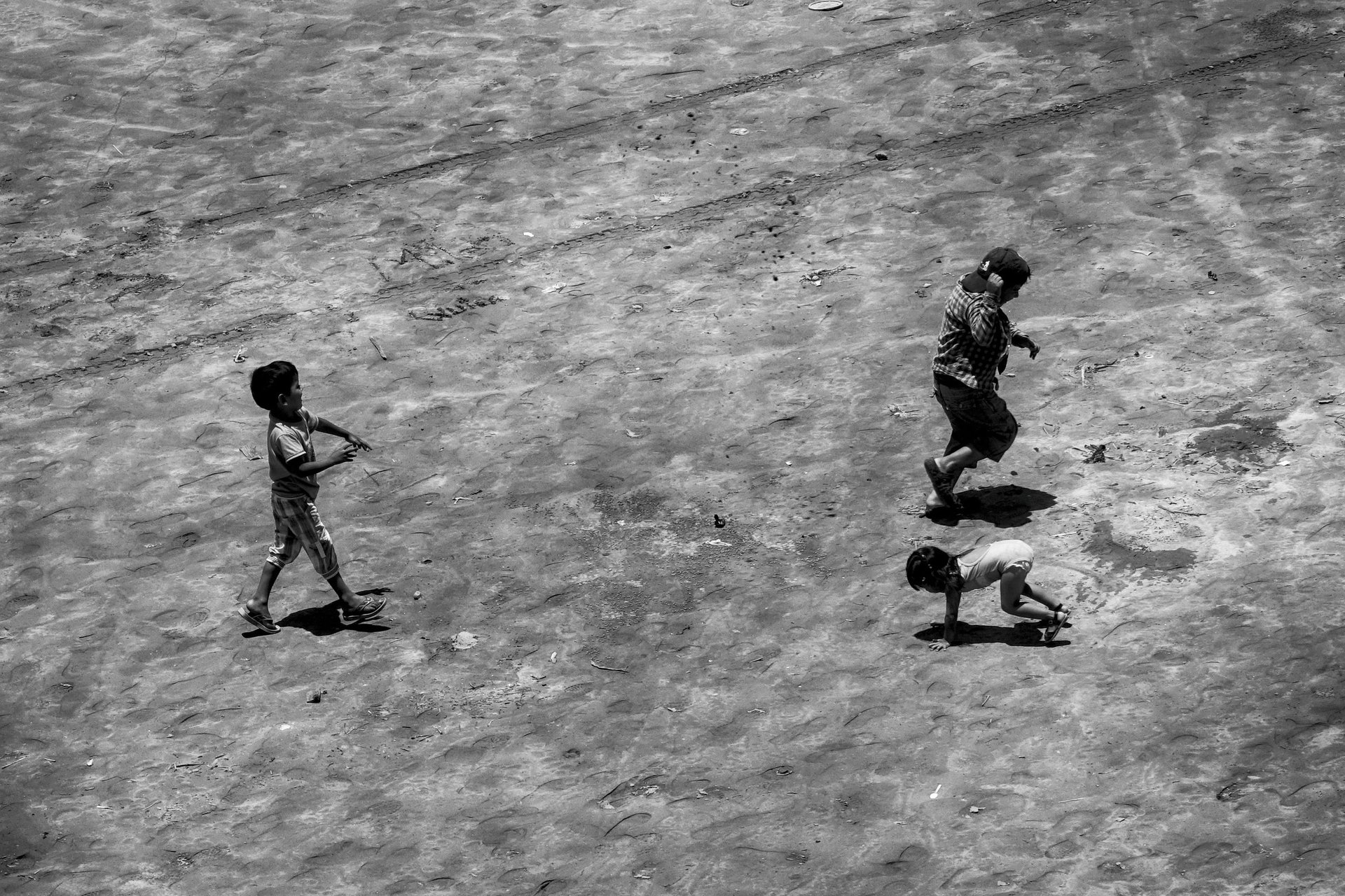 black and white bed linen