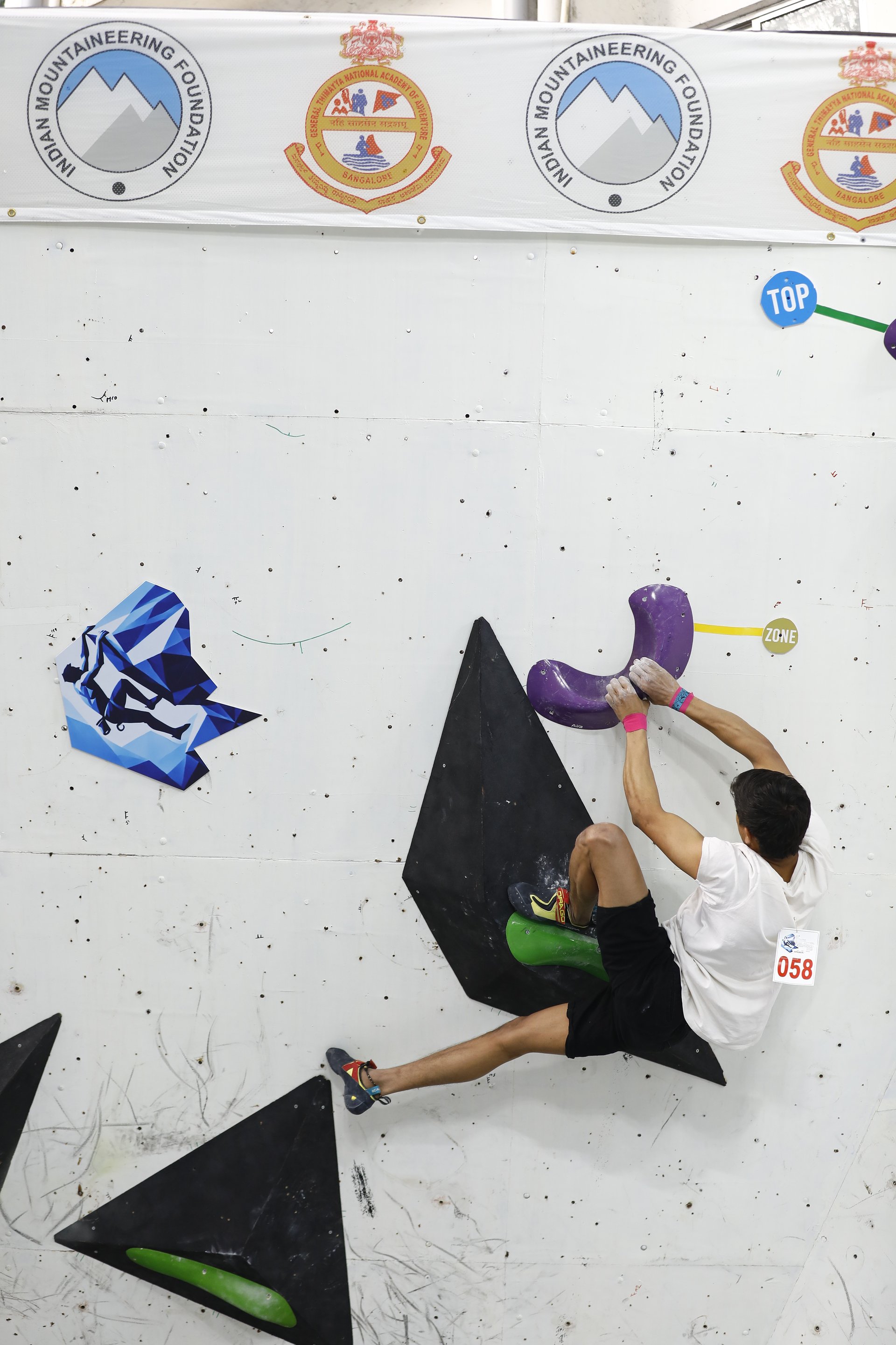 black and white bed linen