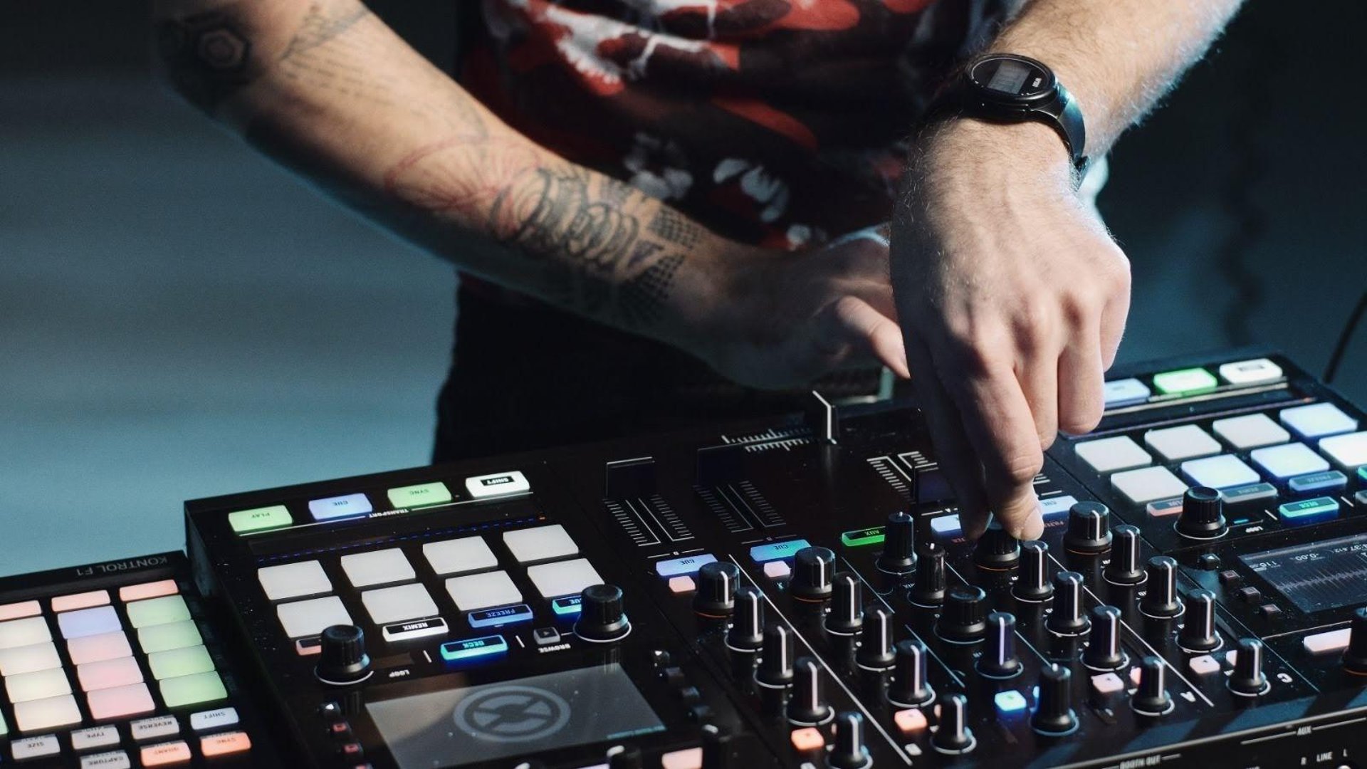 black and white bed linen