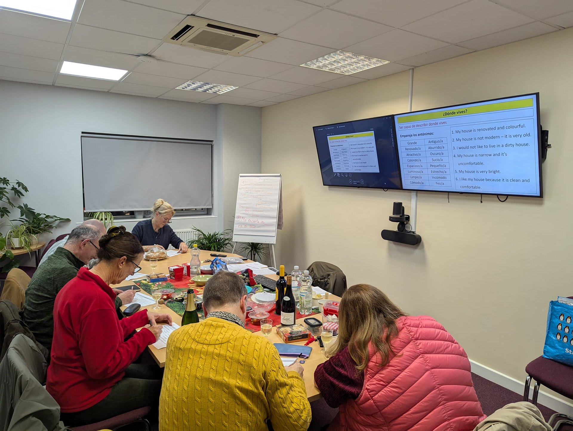 black and white bed linen