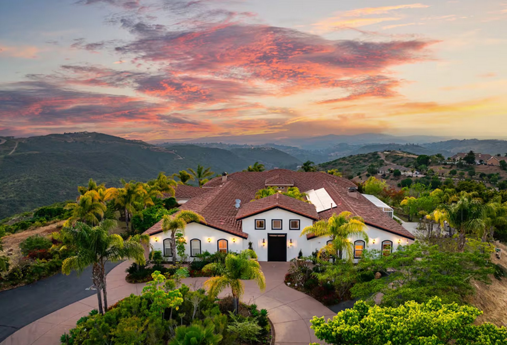 black and white bed linen