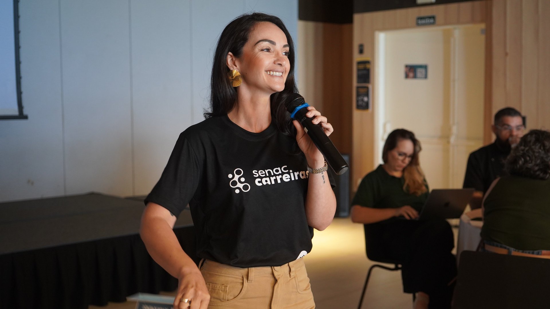 gray computer monitor