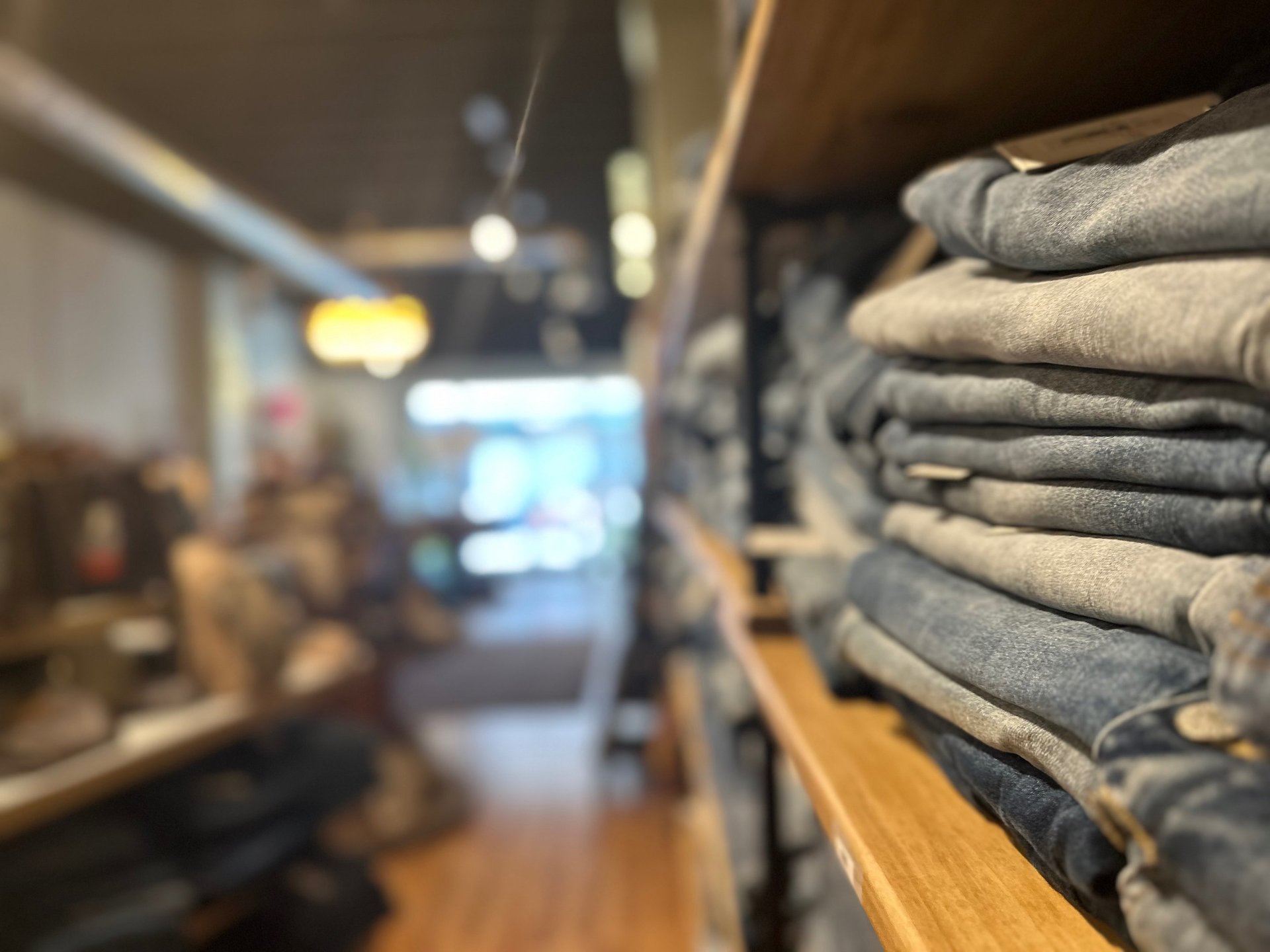 gray computer monitor