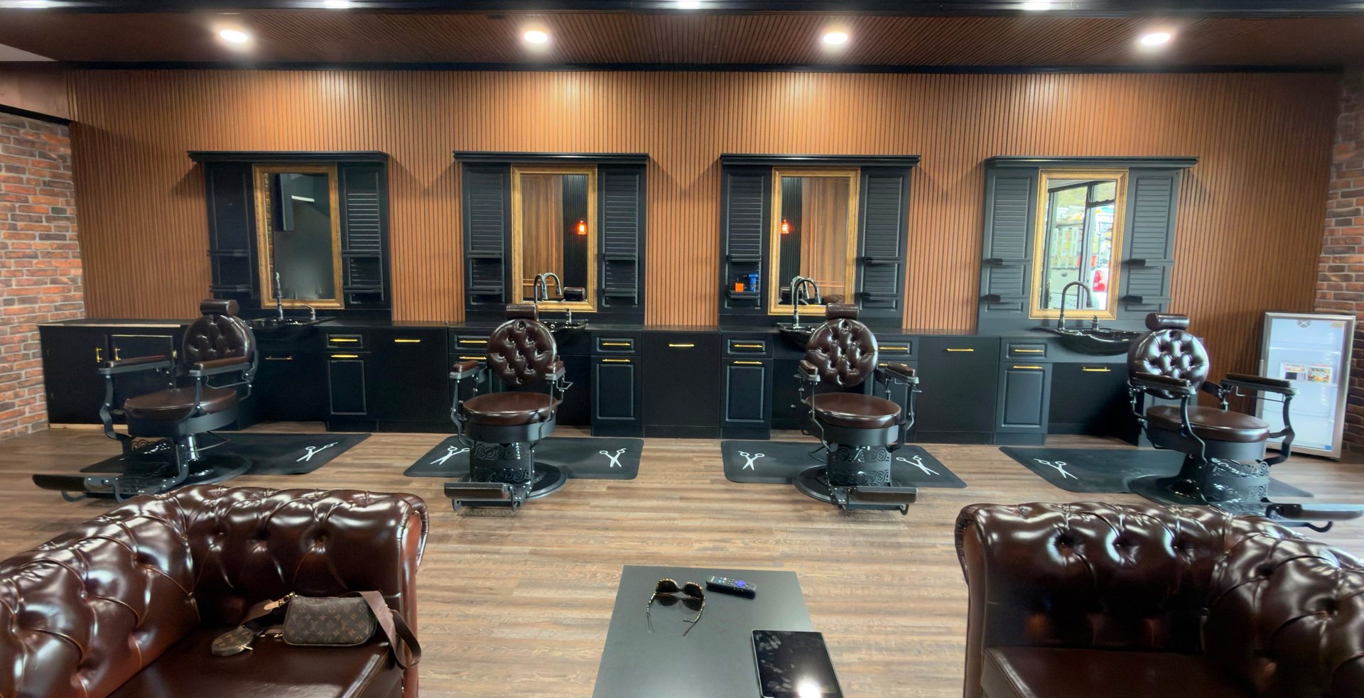 black and white bed linen