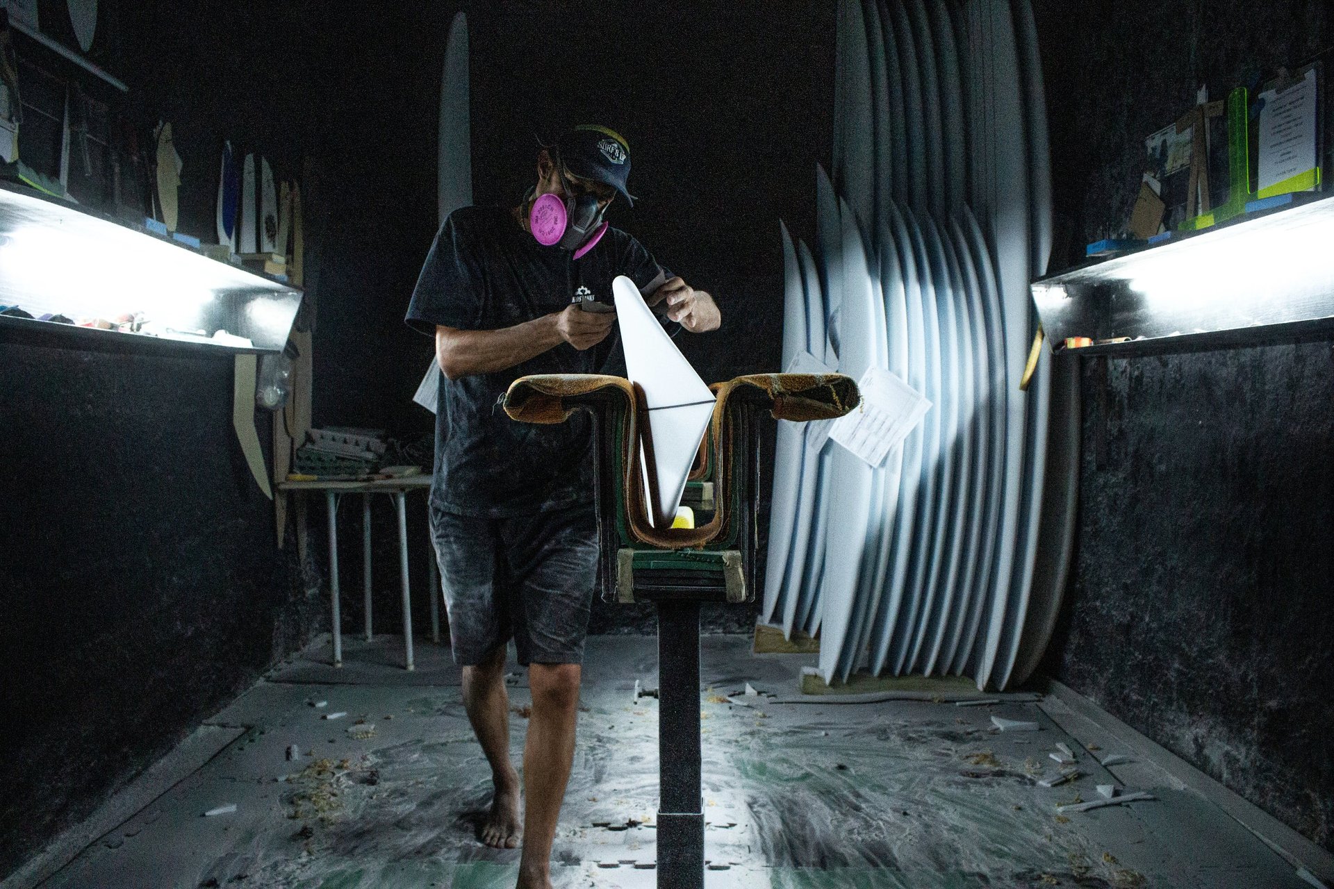 gray computer monitor