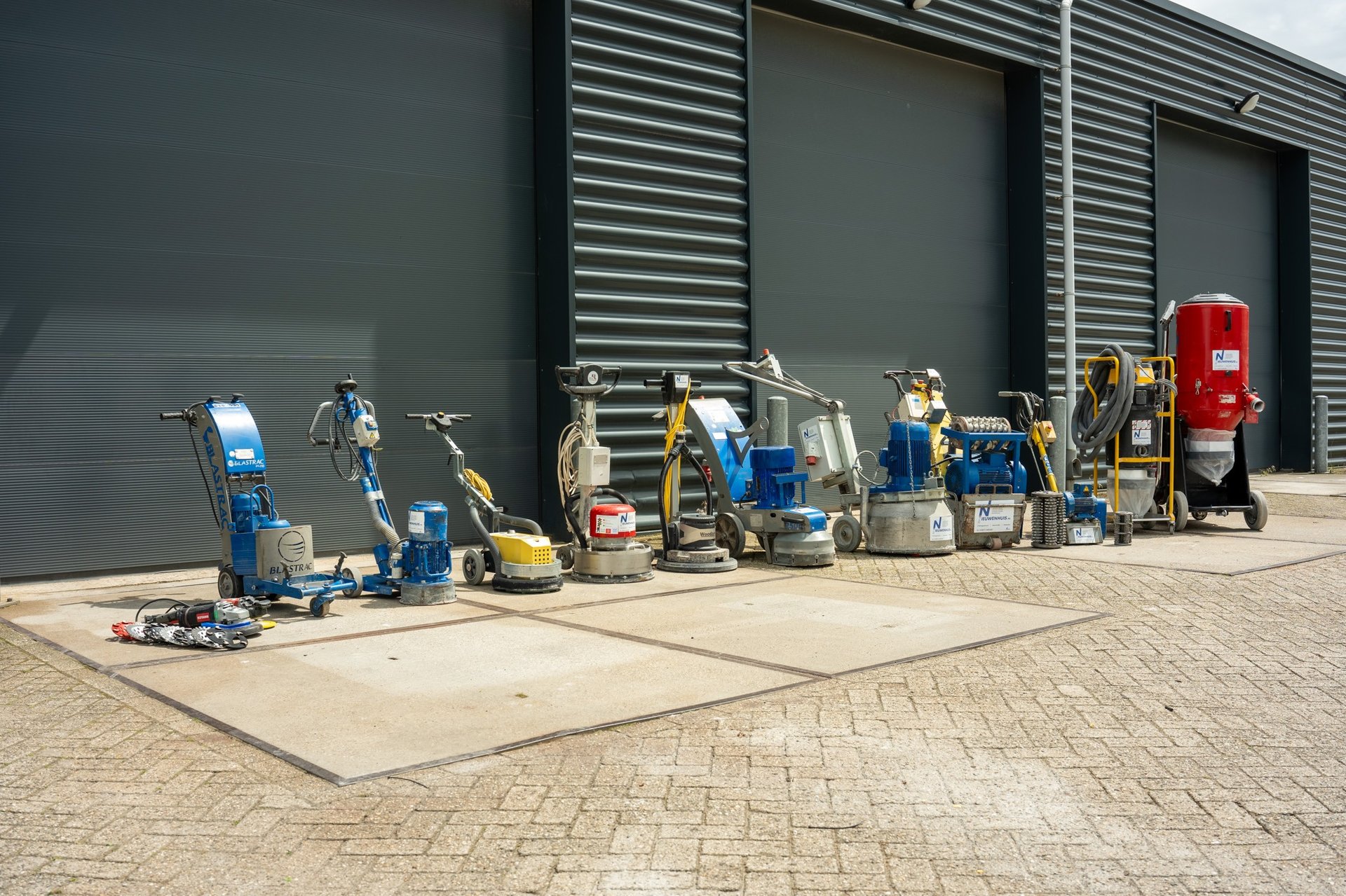 black and brown leather padded tub sofa