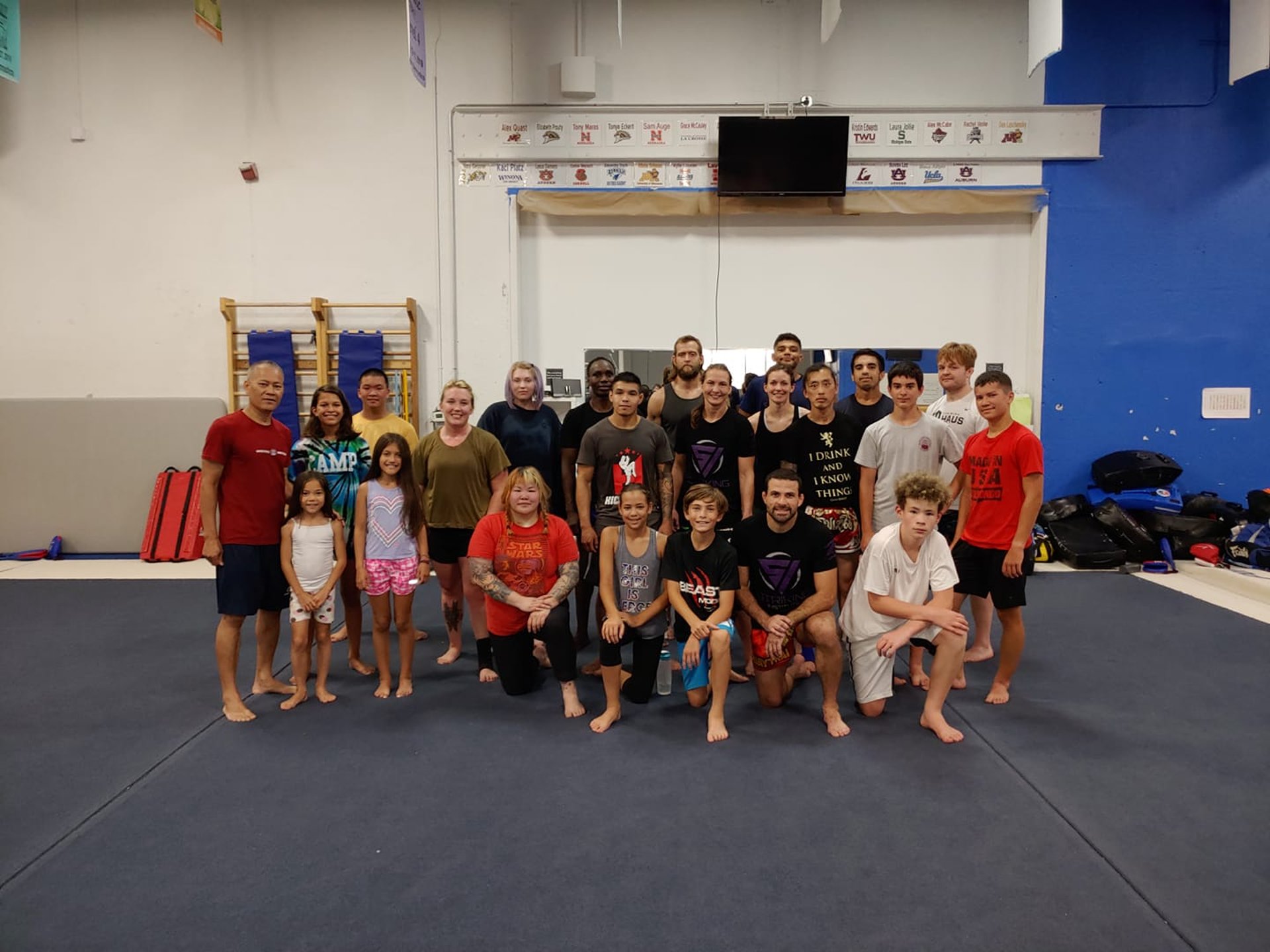 gray computer monitor