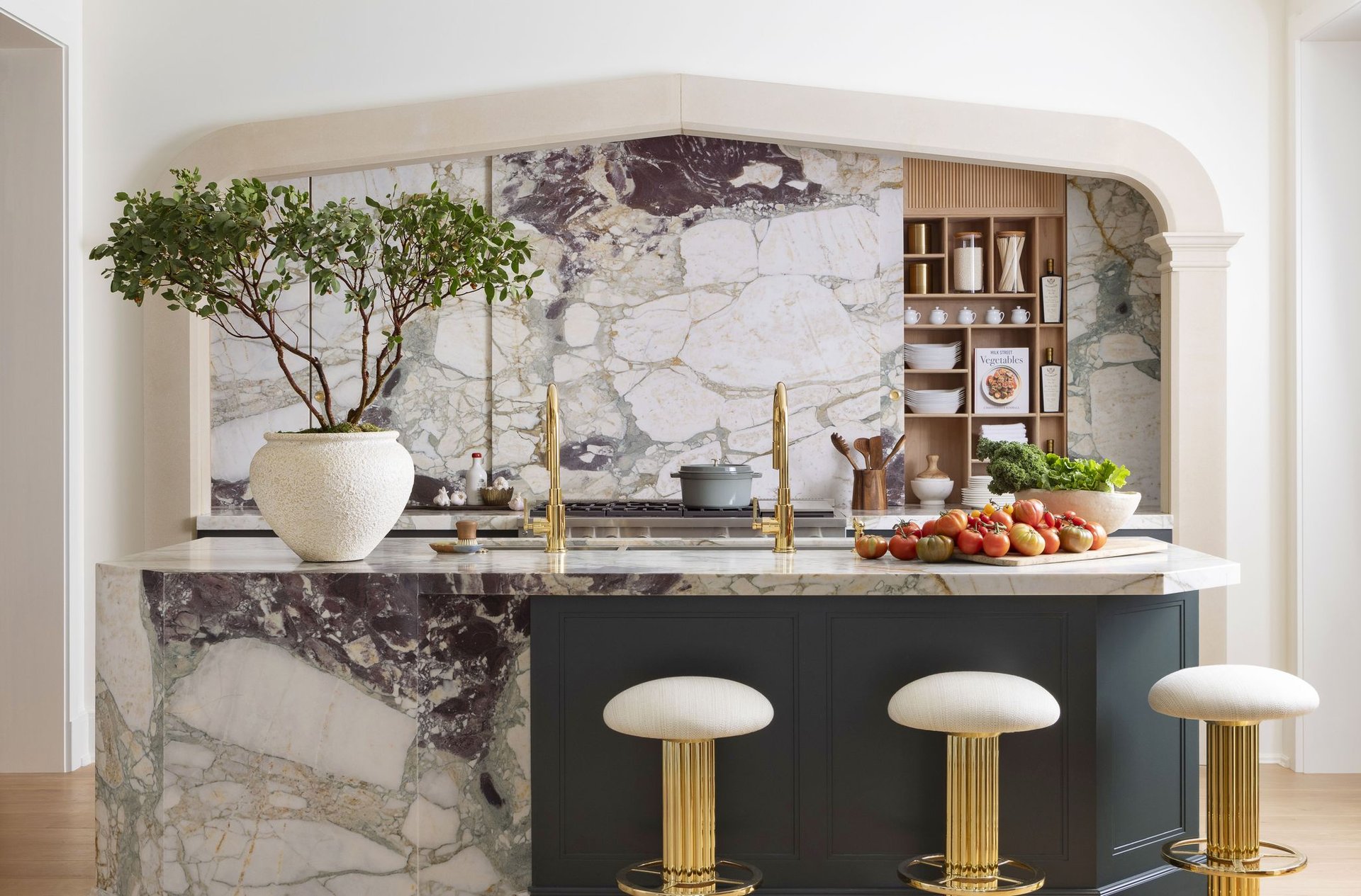 black and white bed linen