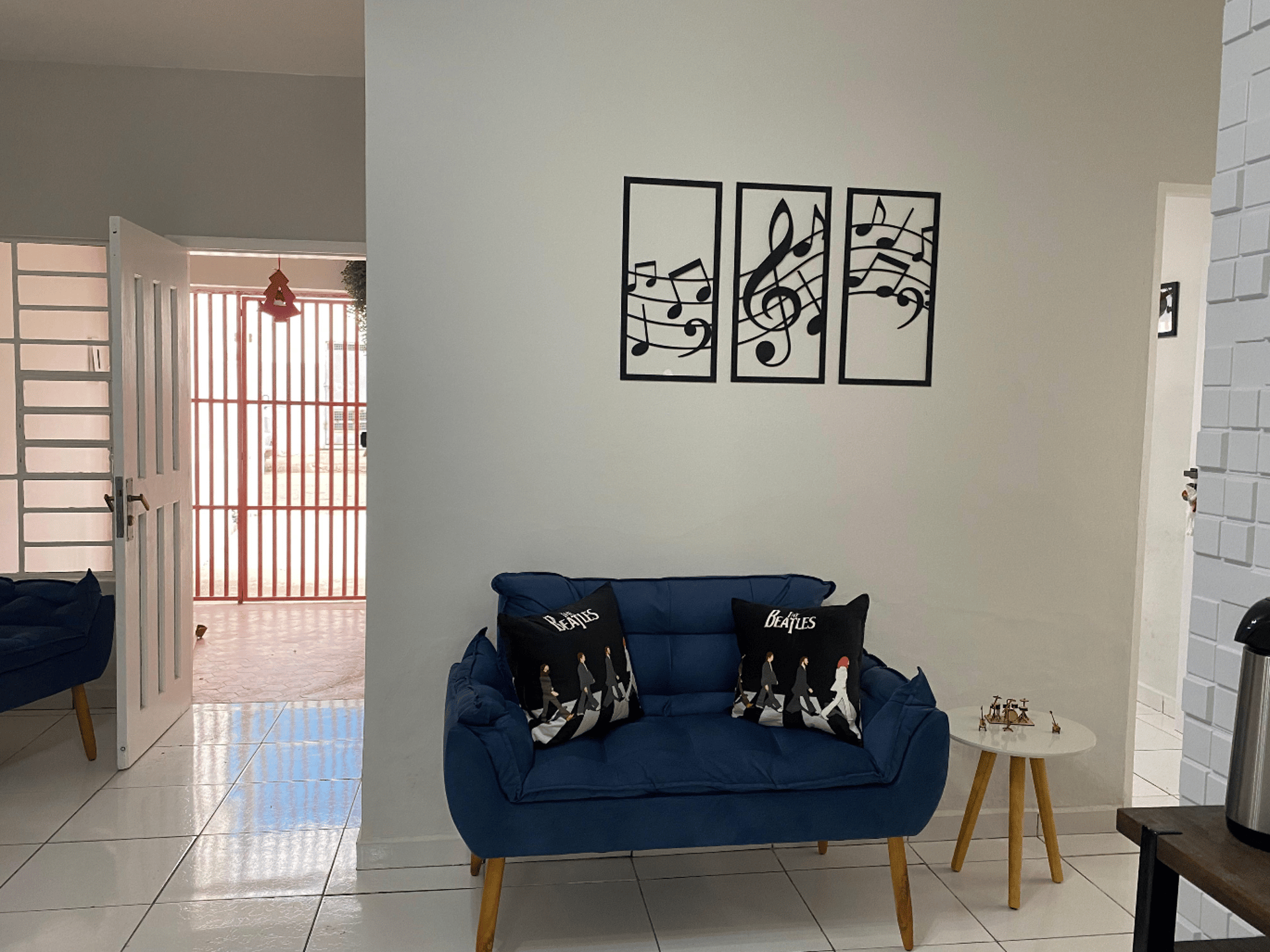 black and white bed linen