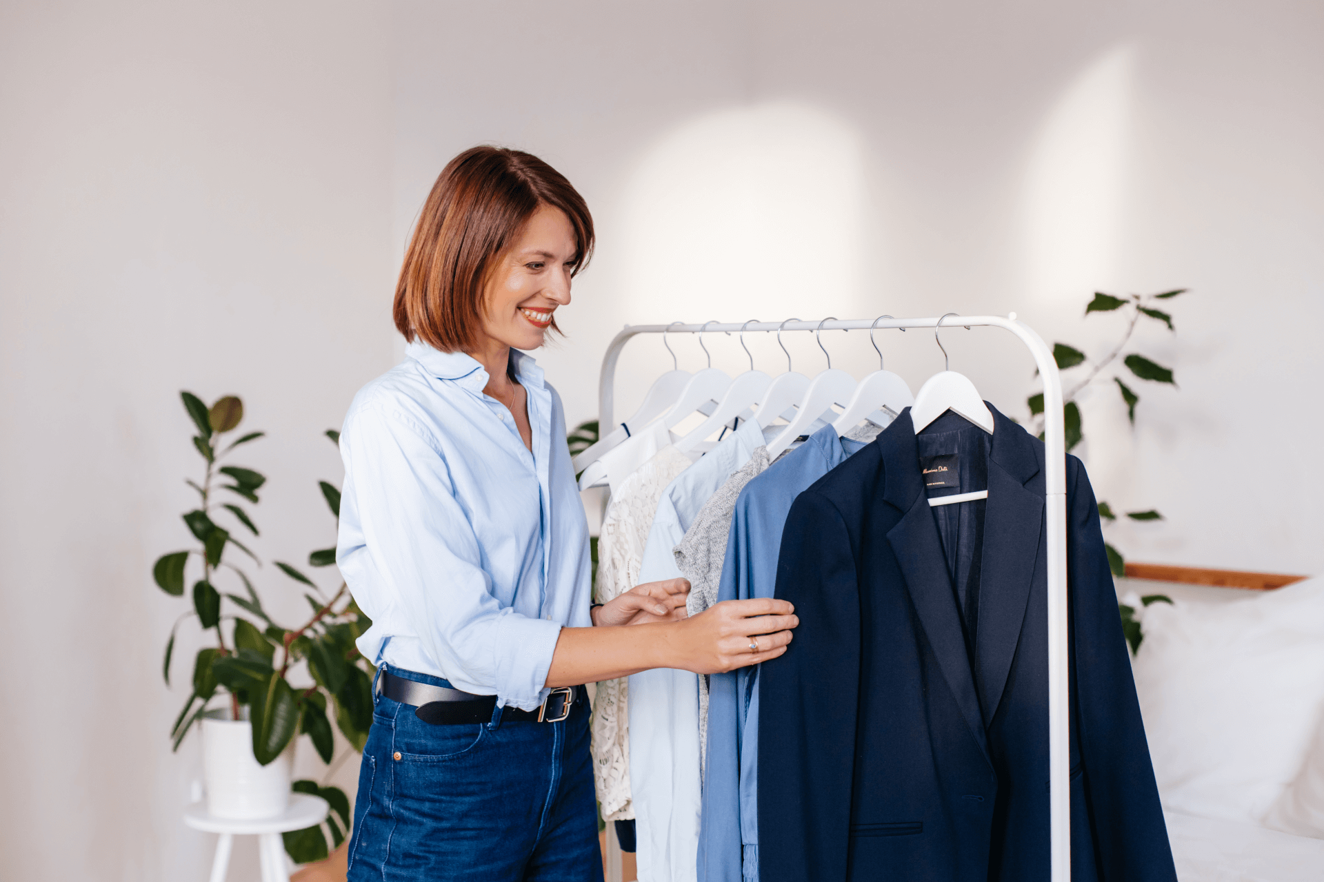 hanged top on brown and white clothes horse