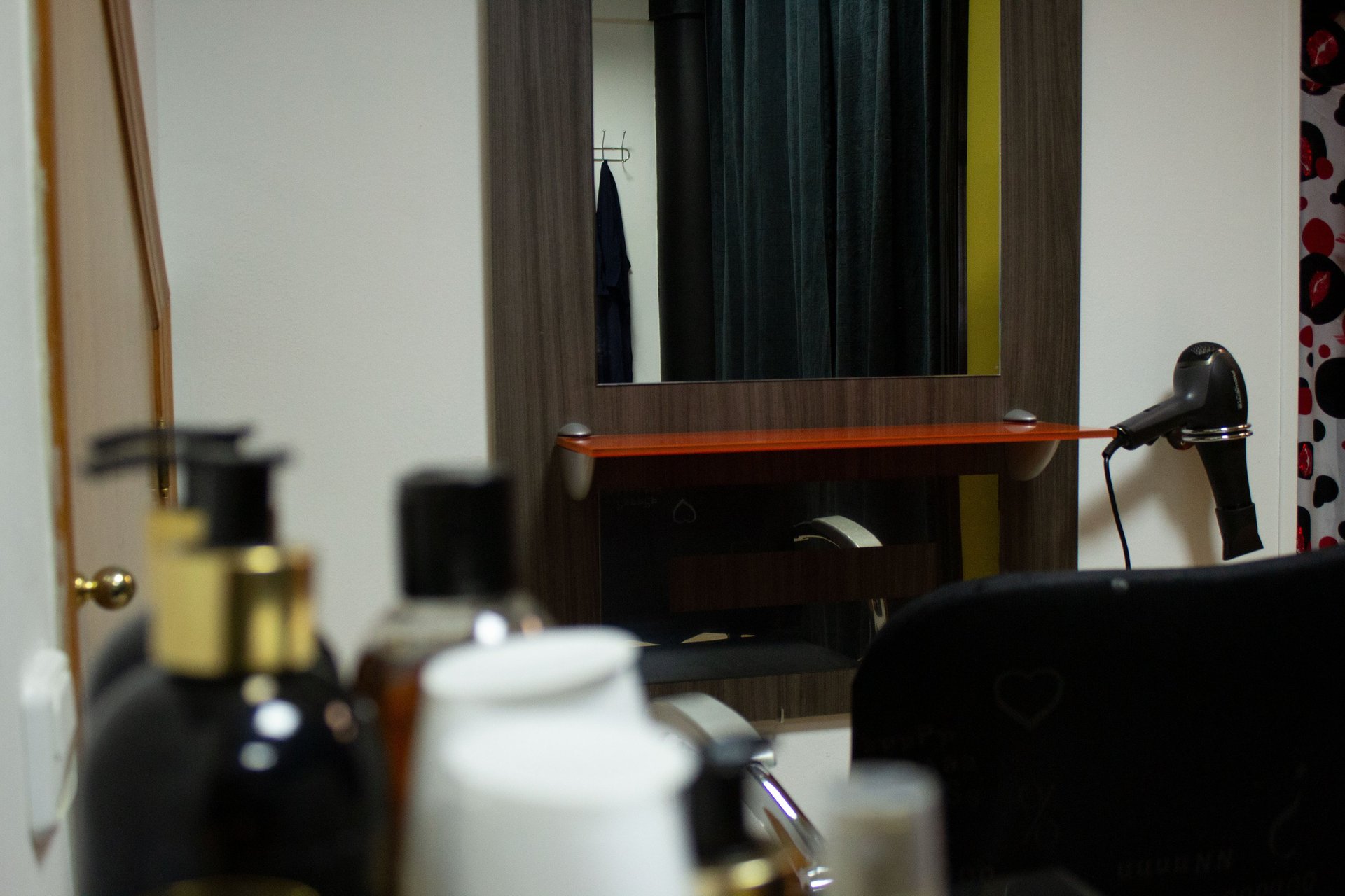 black and white bed linen