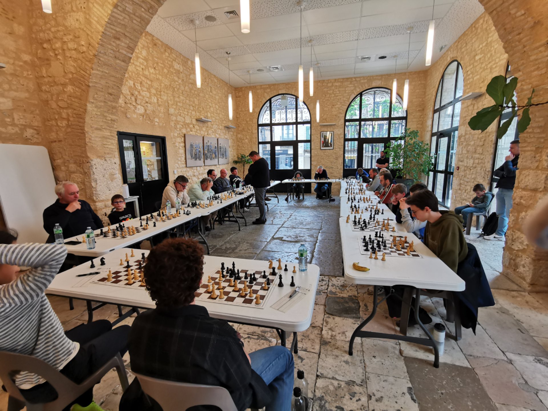 La simultanée concentration et silence