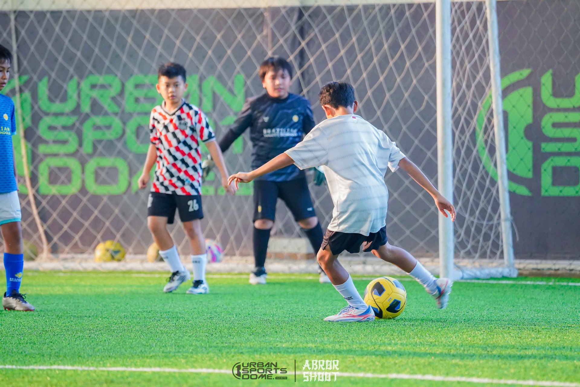 black and white bed linen