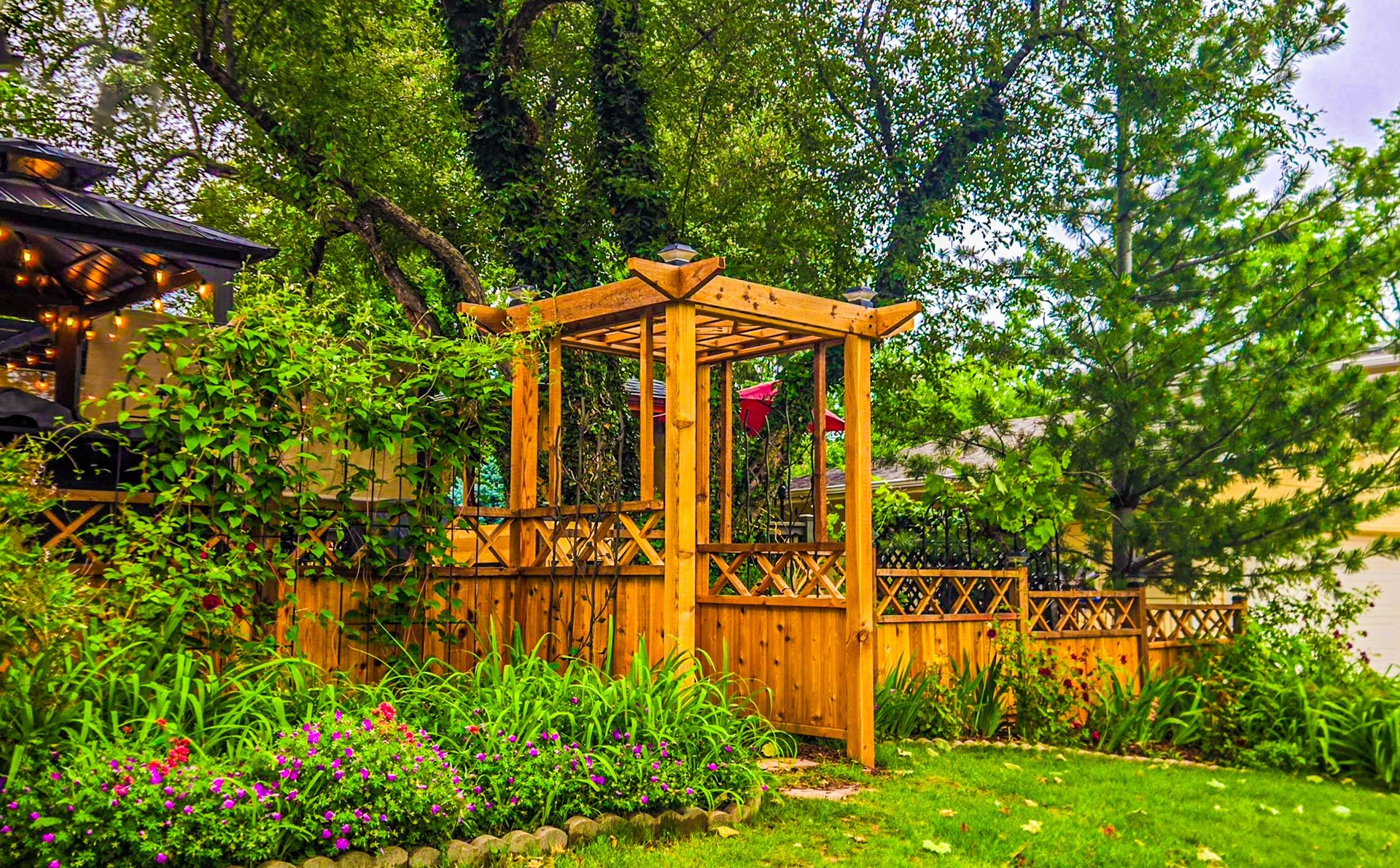 black and white bed linen