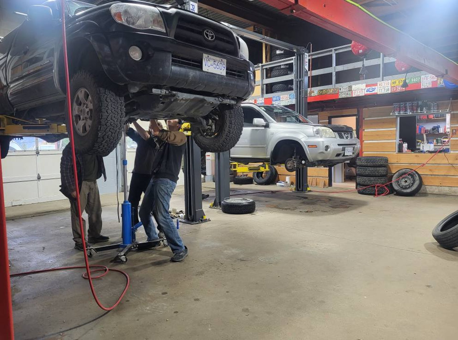 black and brown leather padded tub sofa