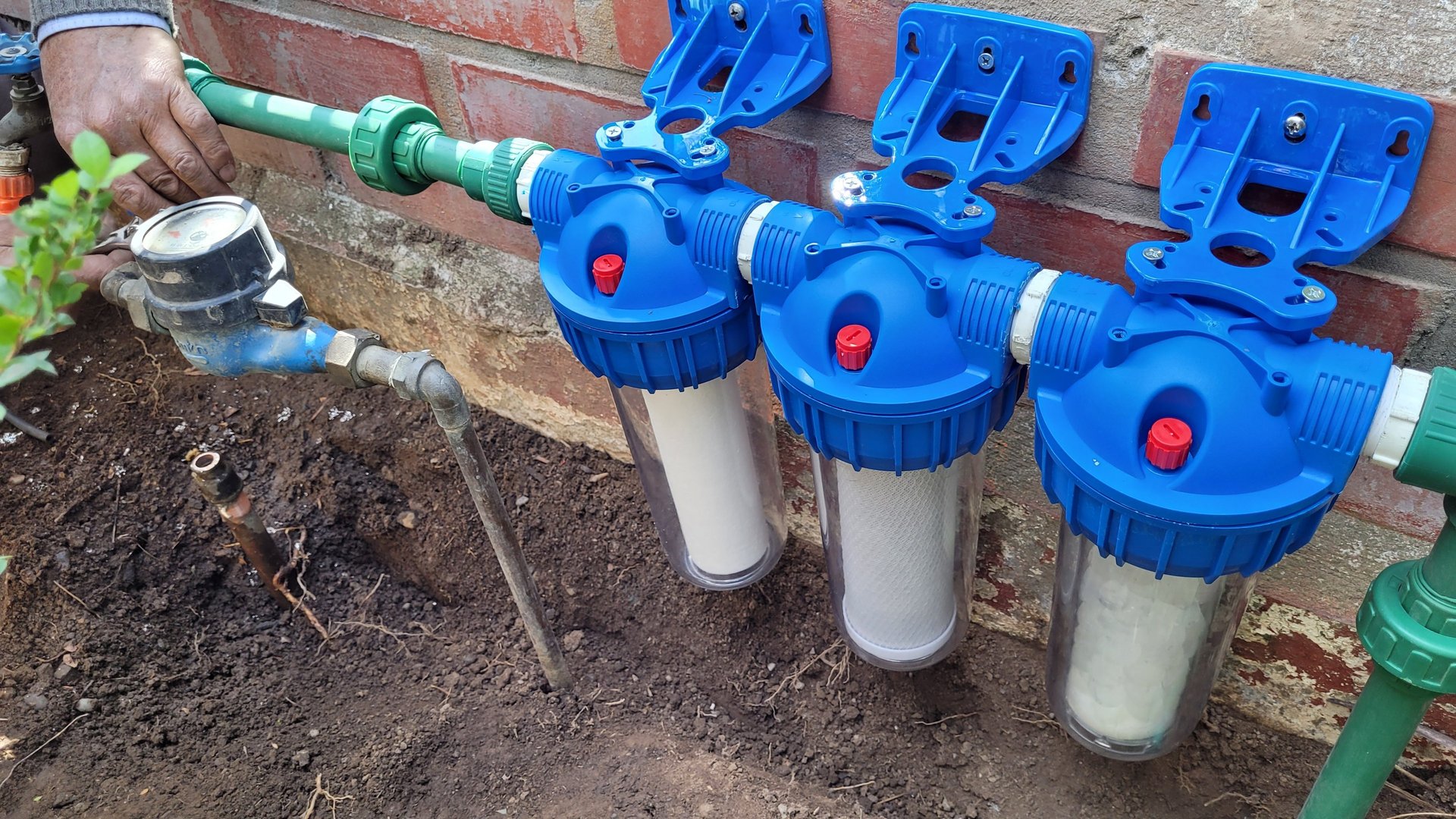 black and white bed linen