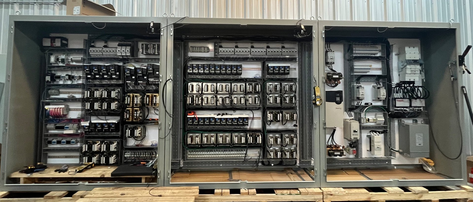 black and brown leather padded tub sofa