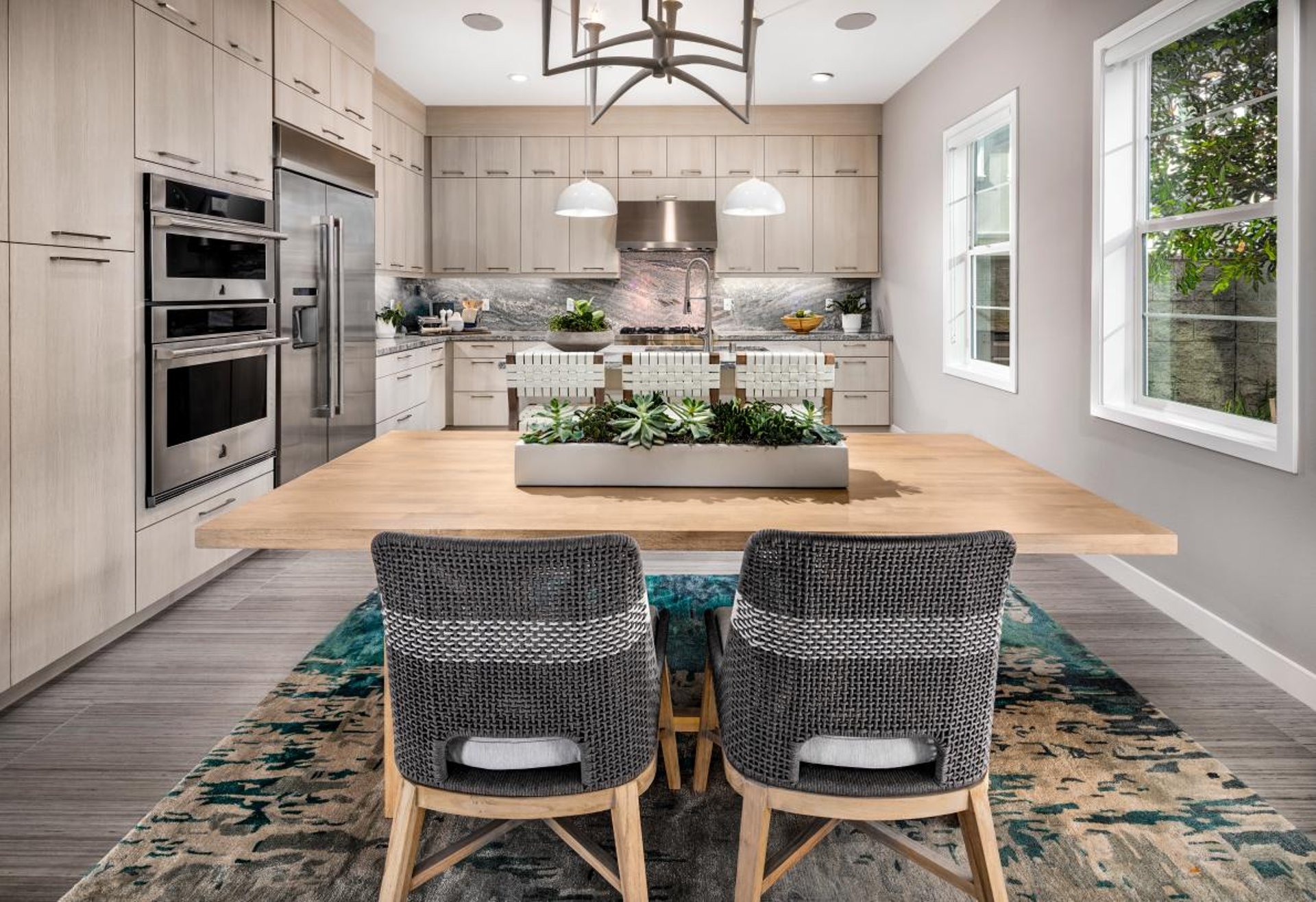 gray computer monitor