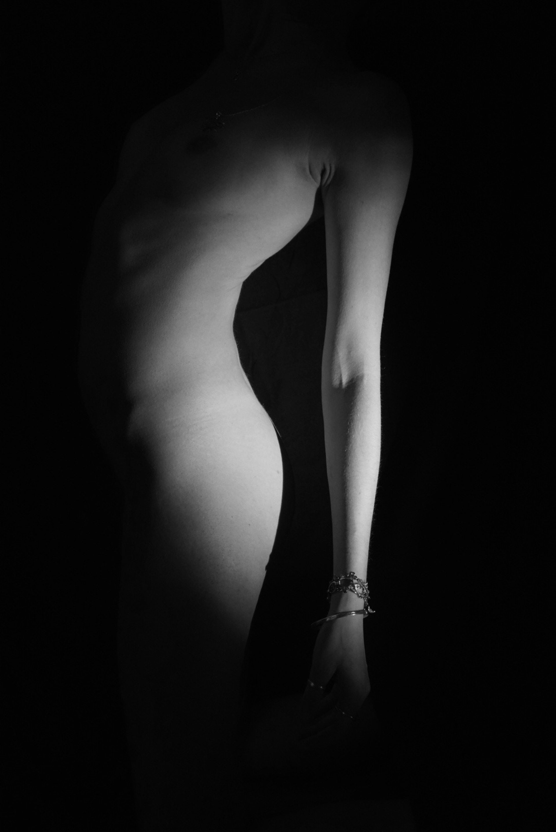 gray computer monitor