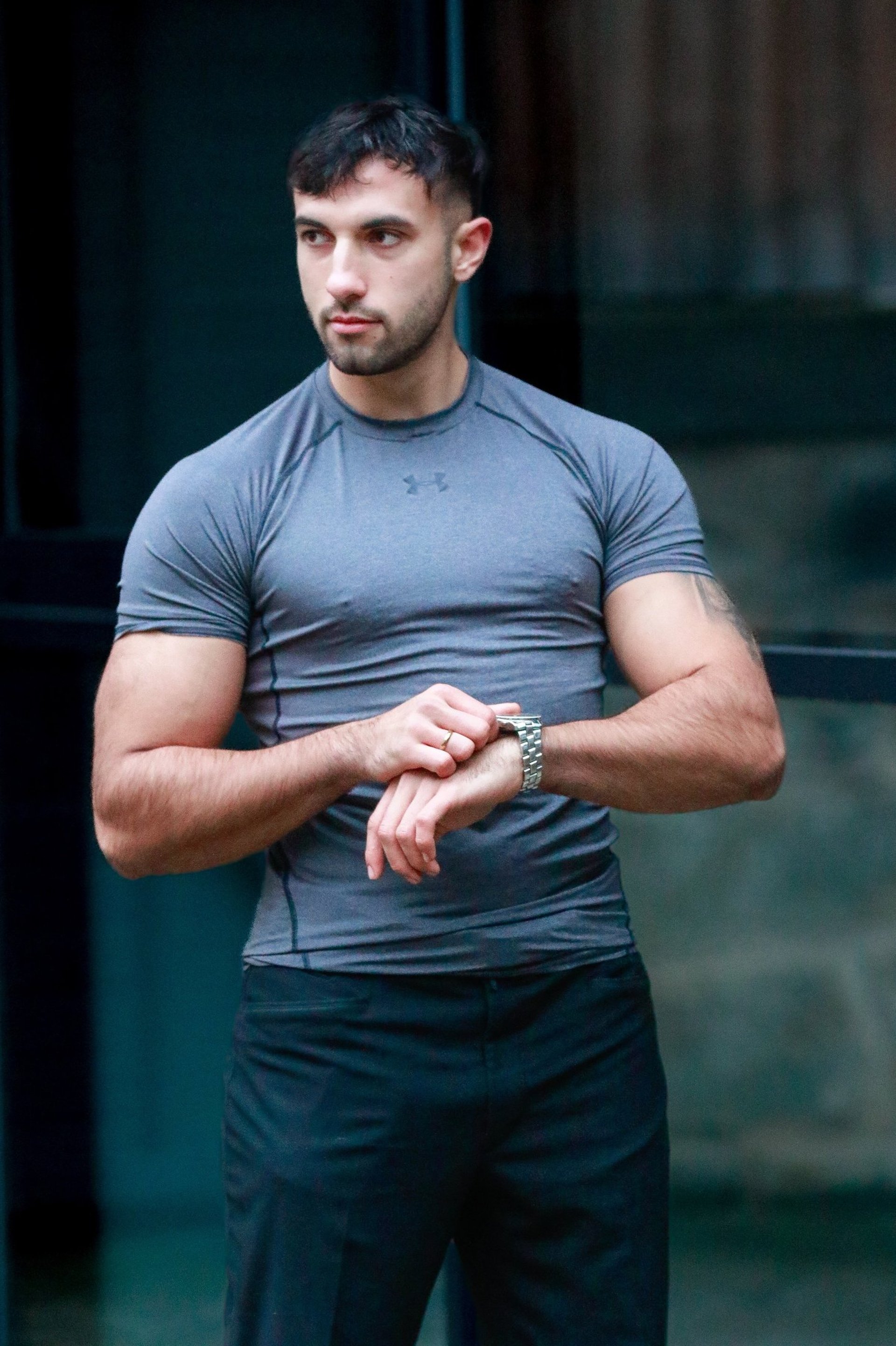 a blurry photo of a white background