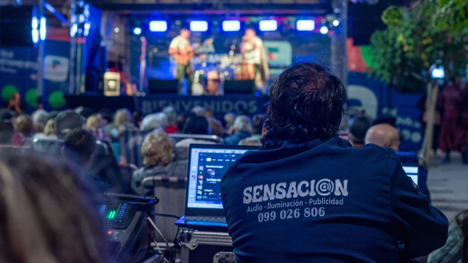 black and brown leather padded tub sofa