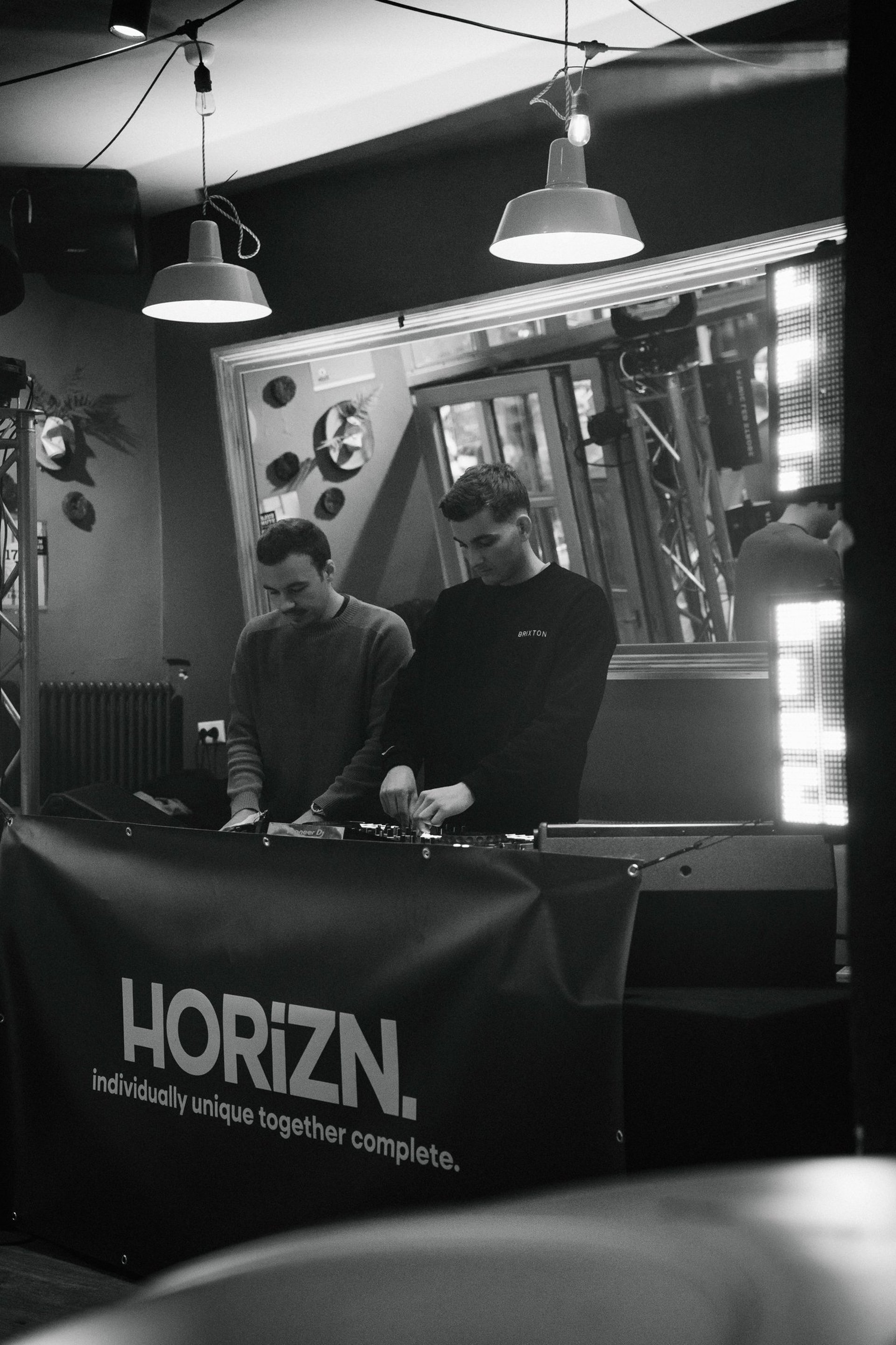 gray computer monitor