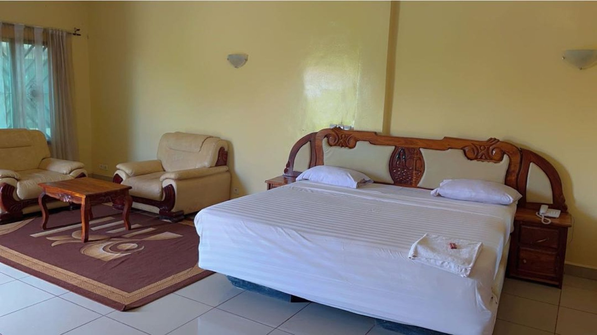 black and white bed linen