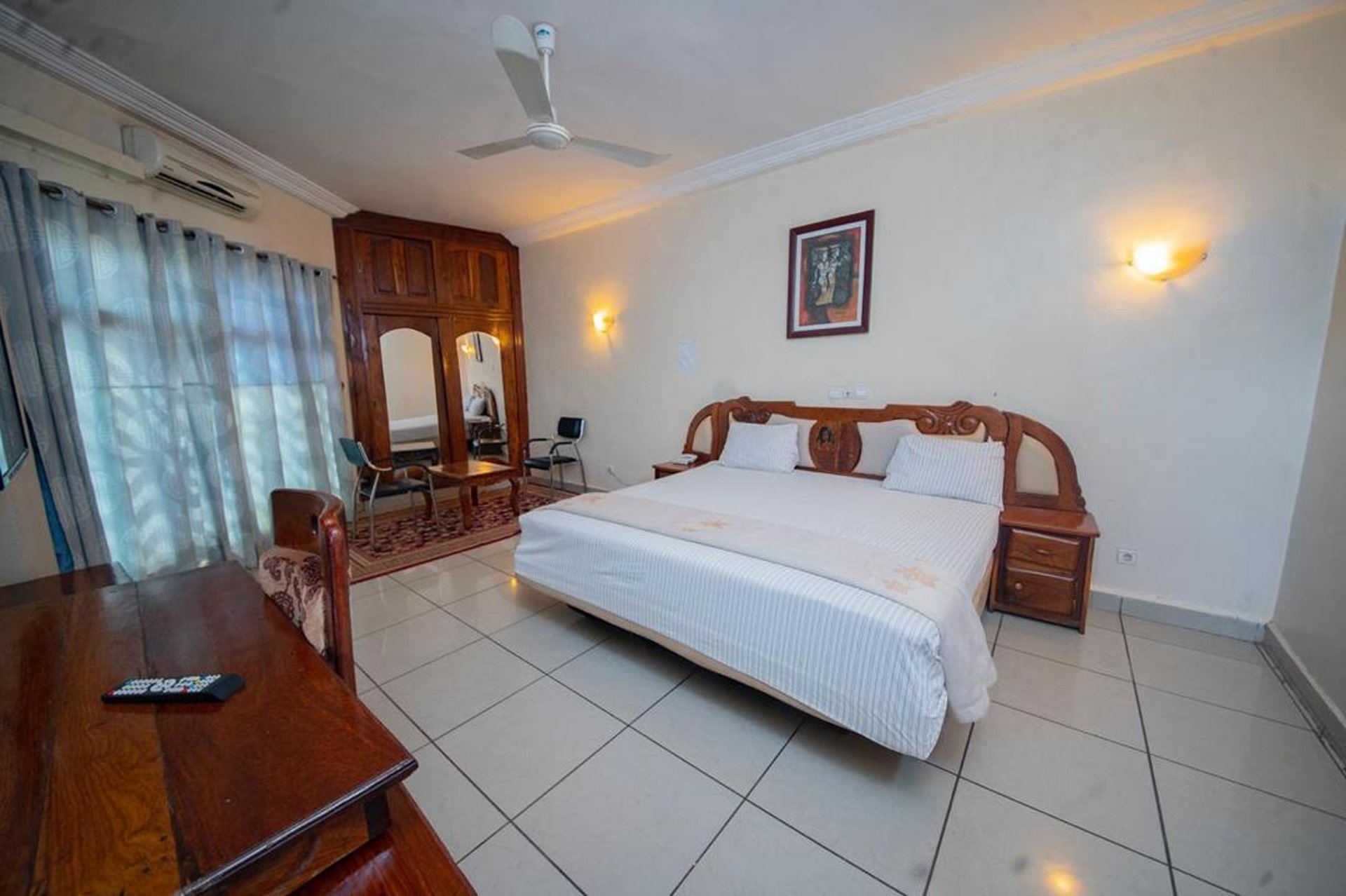 black and white bed linen