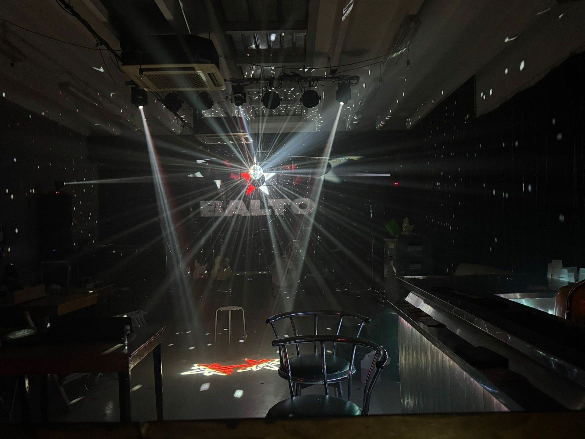 black and white bed linen