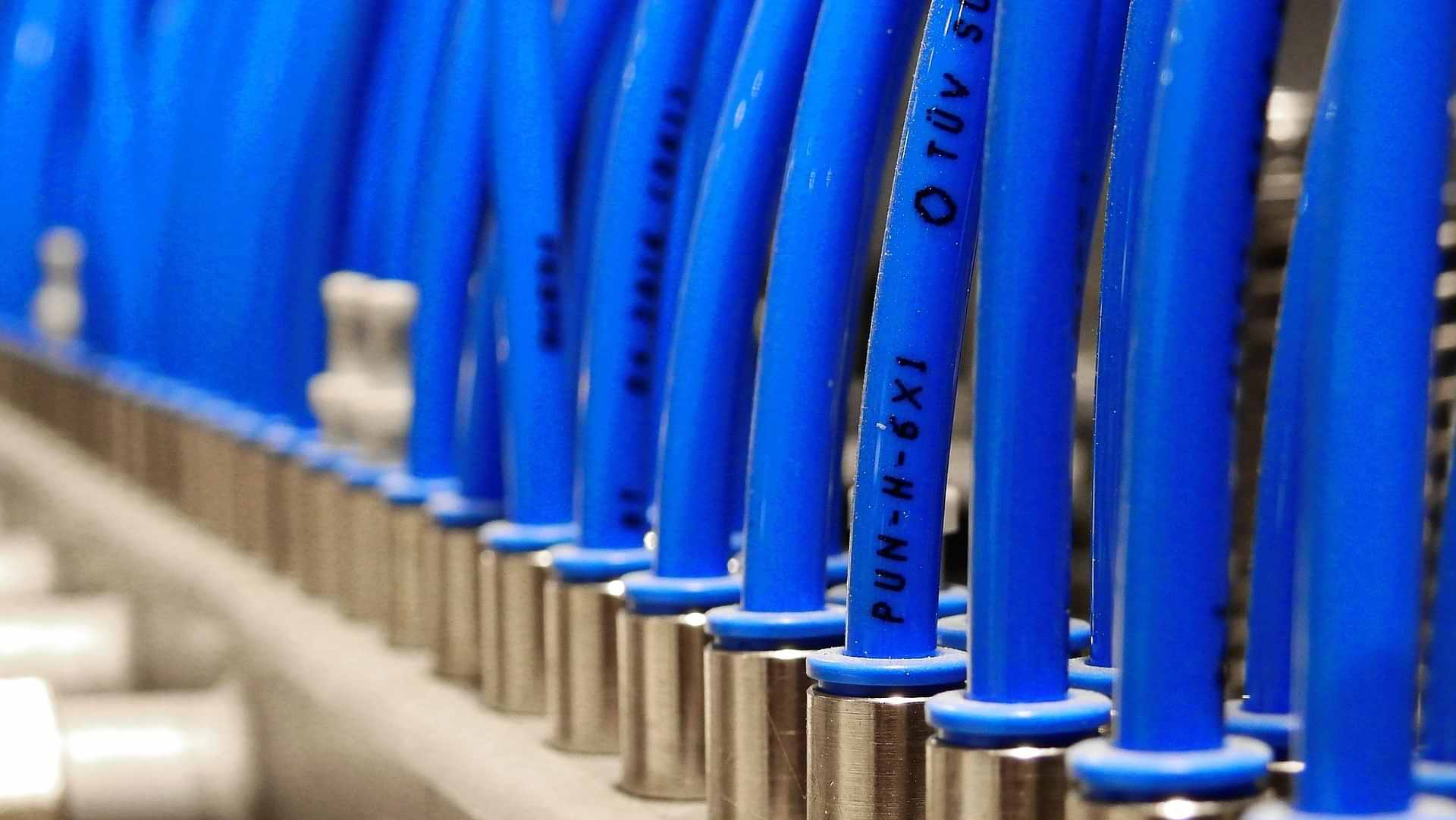 Mangueras industriales en una fábrica en Monterrey