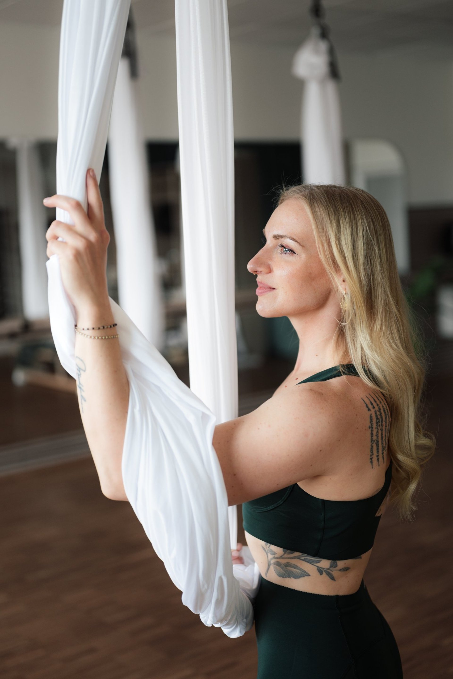 black and white bed linen