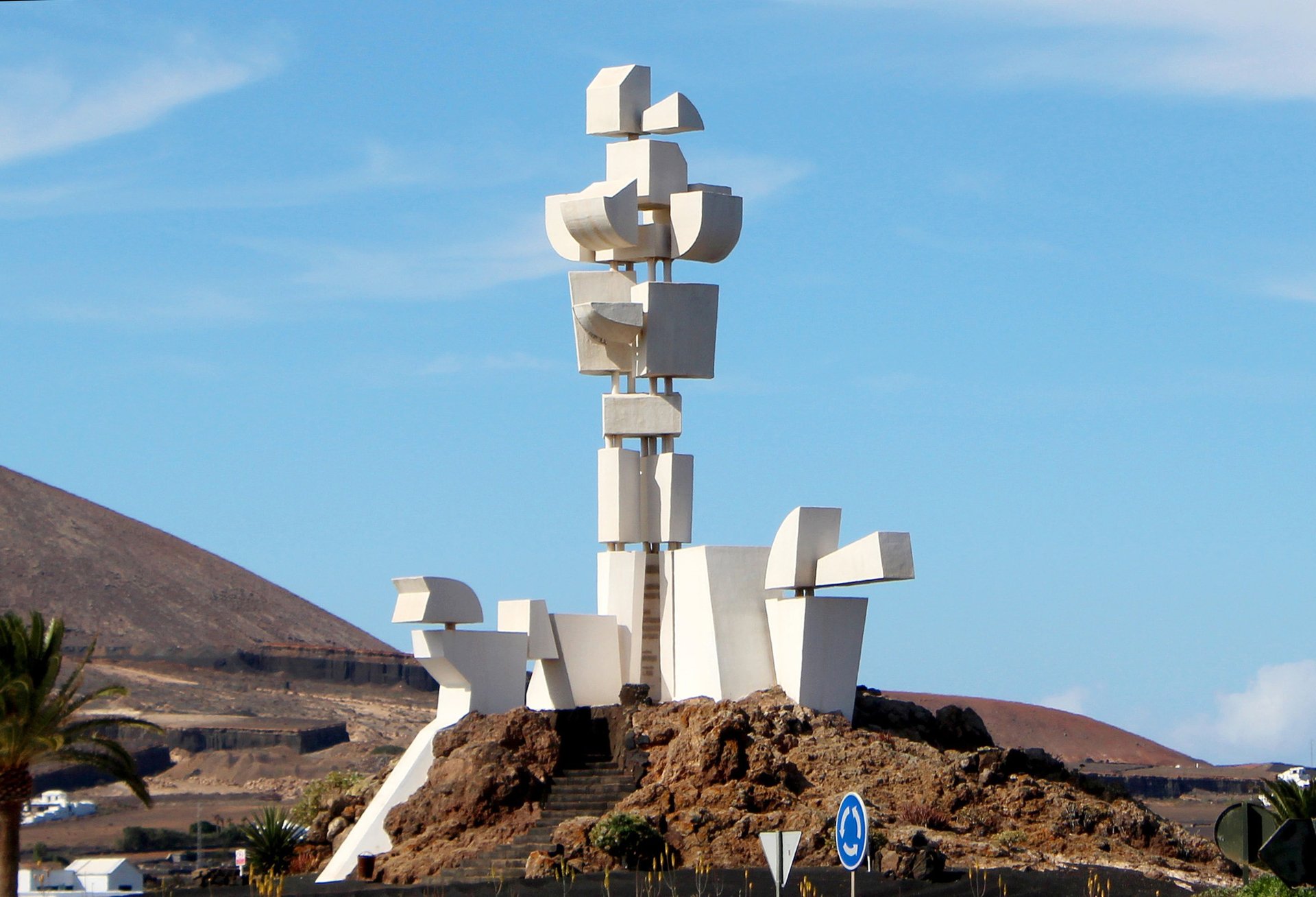 gray computer monitor