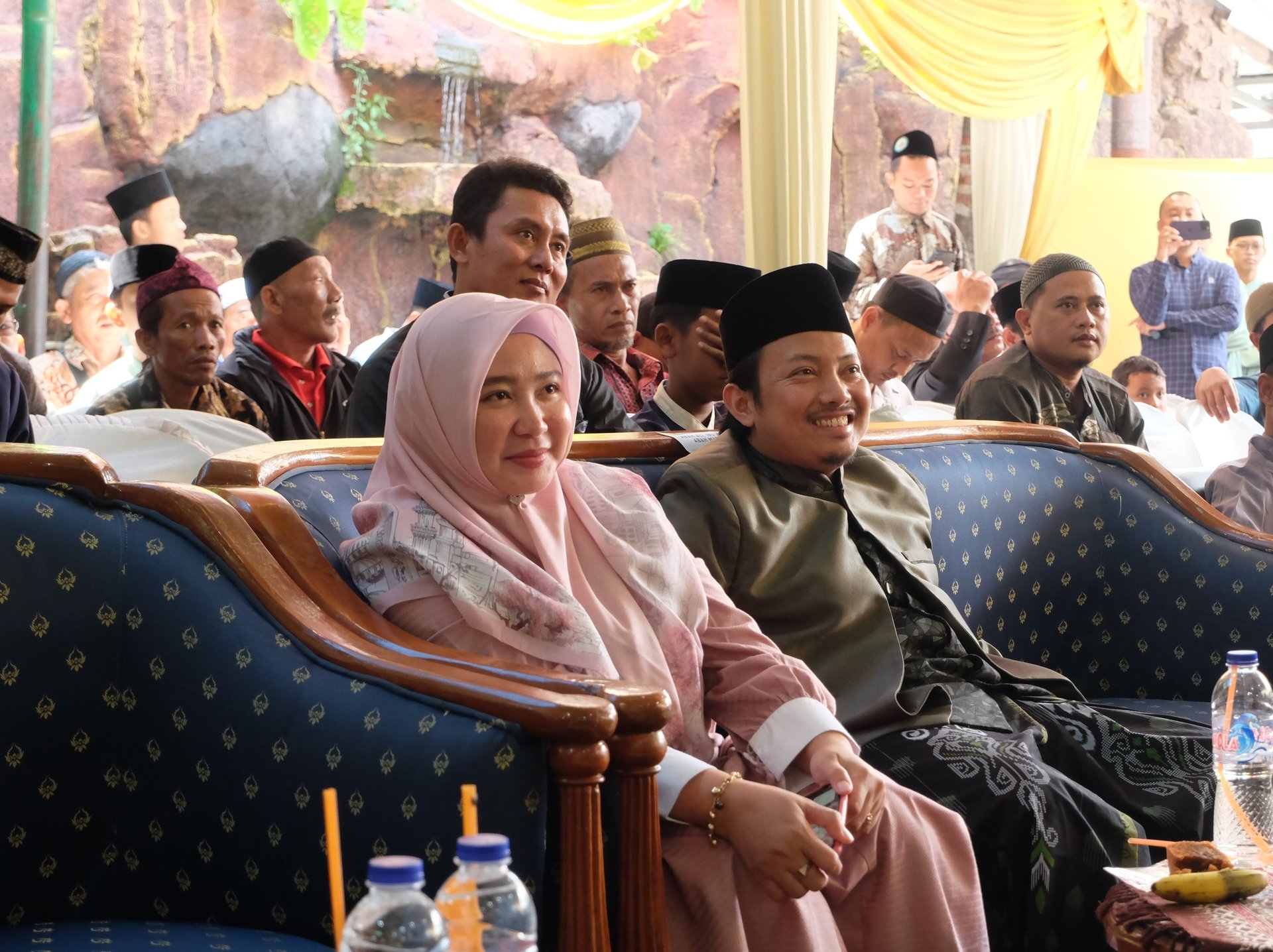 an abstract photo of a curved building with a blue sky in the background