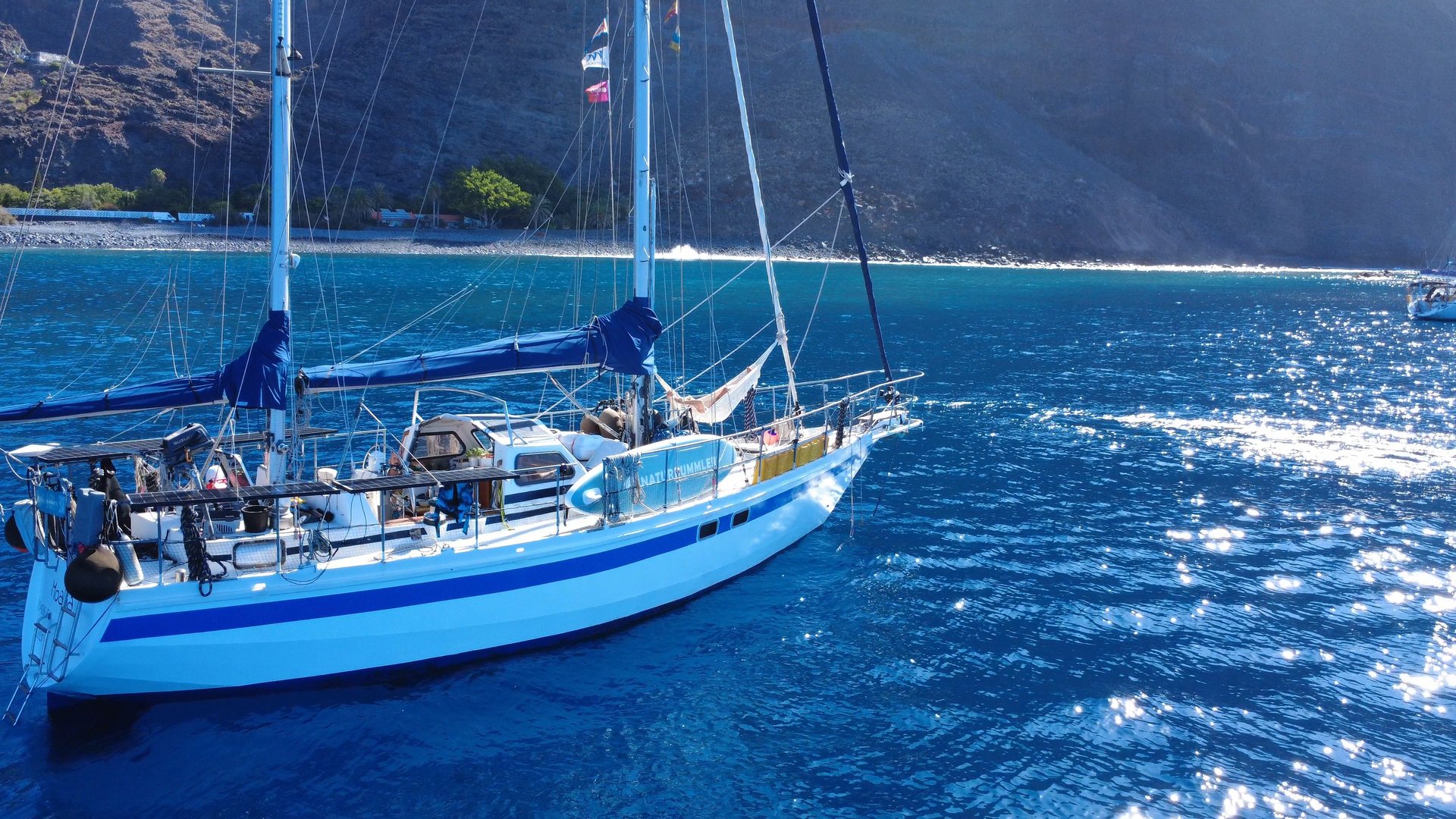 an abstract photo of a curved building with a blue sky in the background