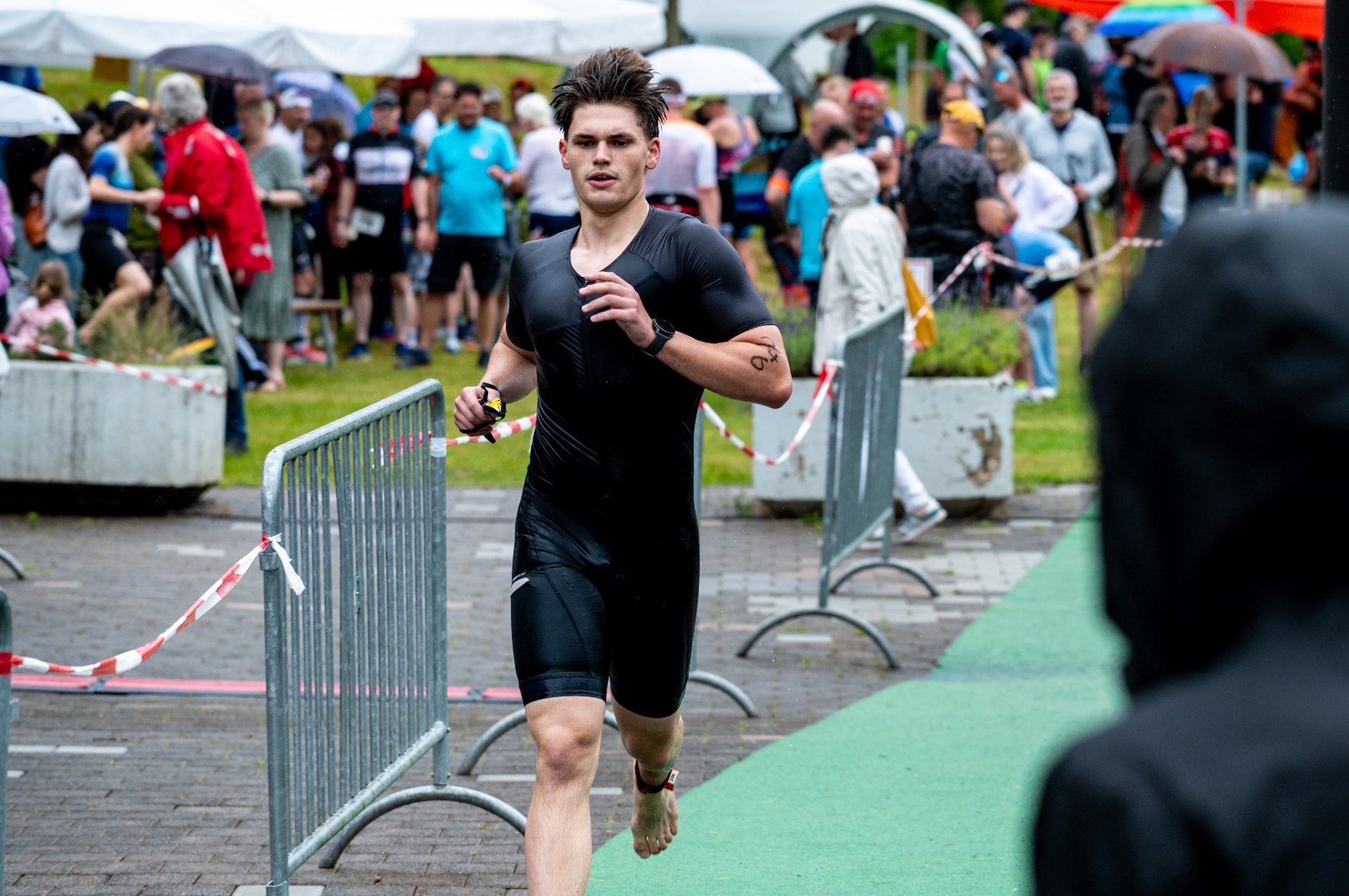 black and brown leather padded tub sofa
