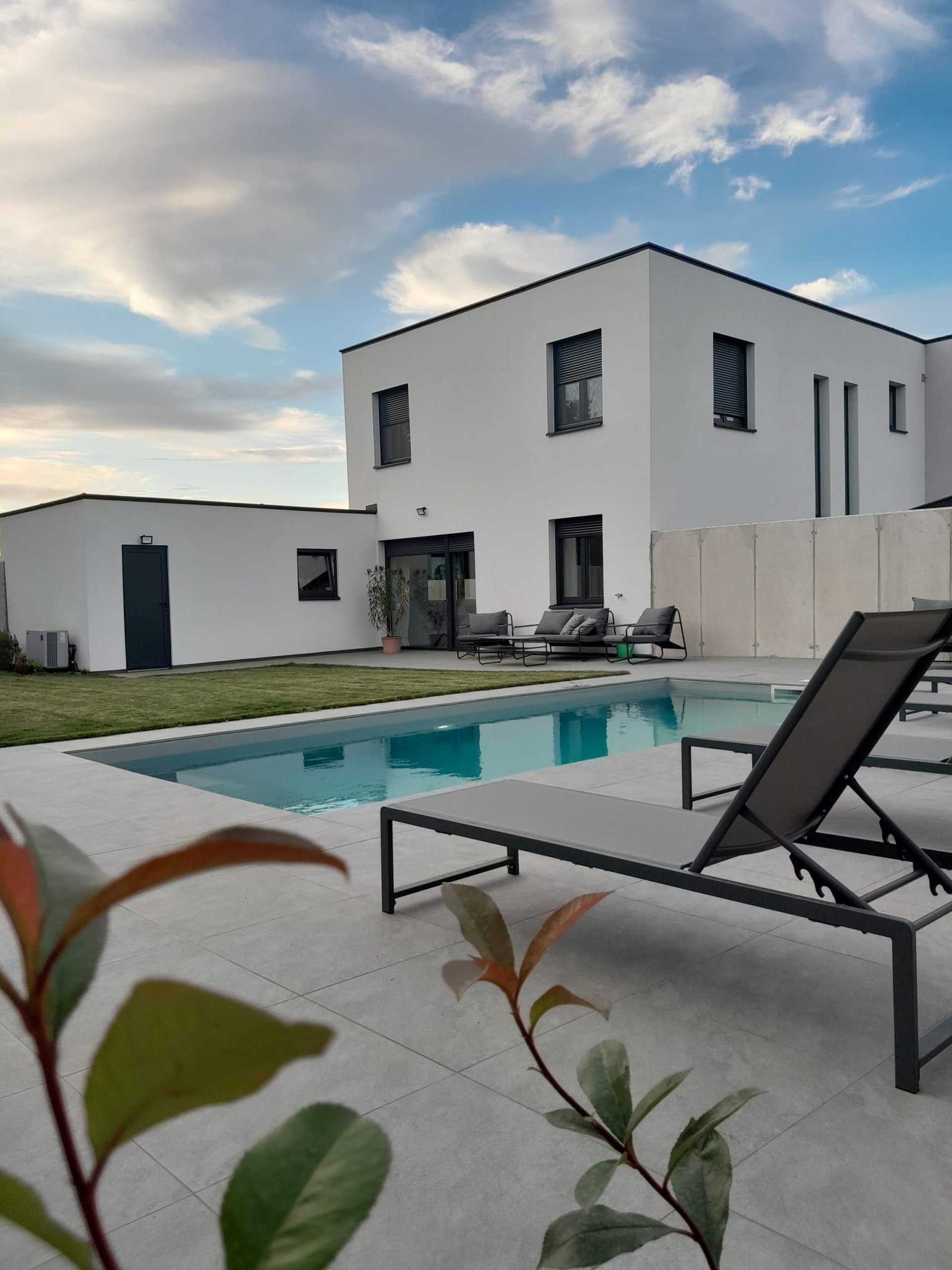 black and white bed linen