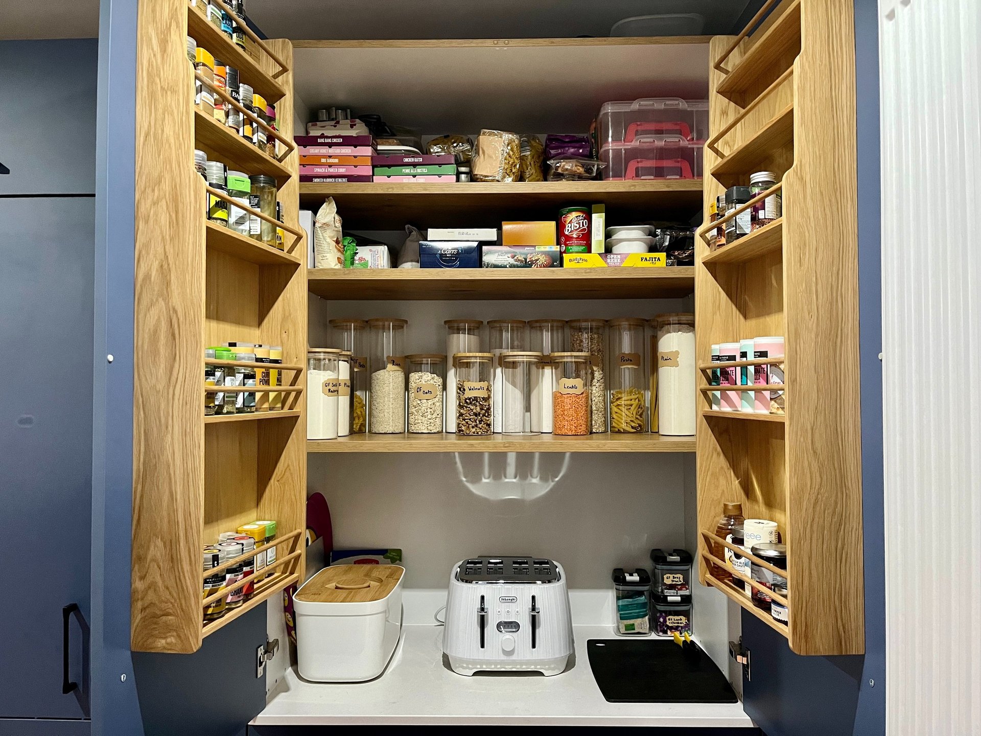 gray computer monitor