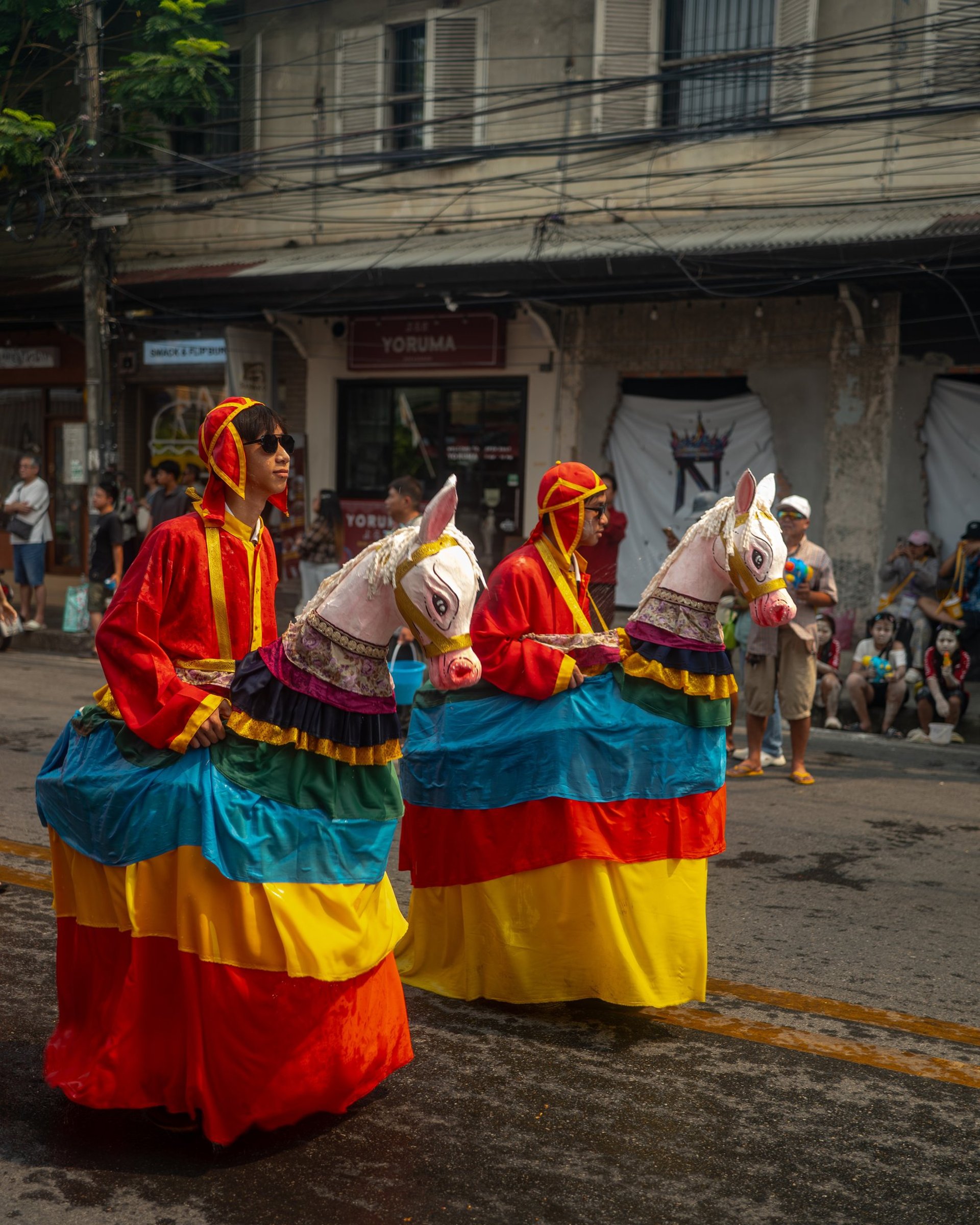 black and white bed linen