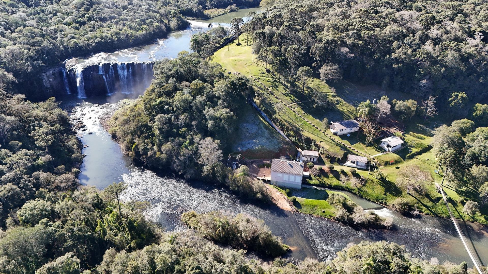 gray computer monitor