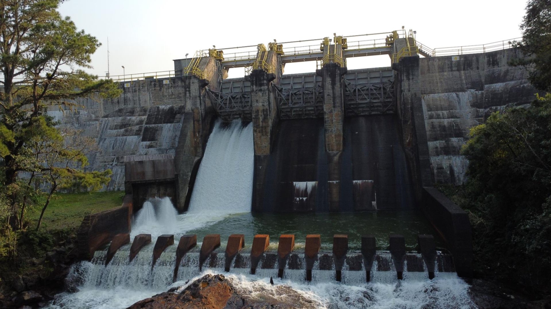 an abstract photo of a curved building with a blue sky in the background