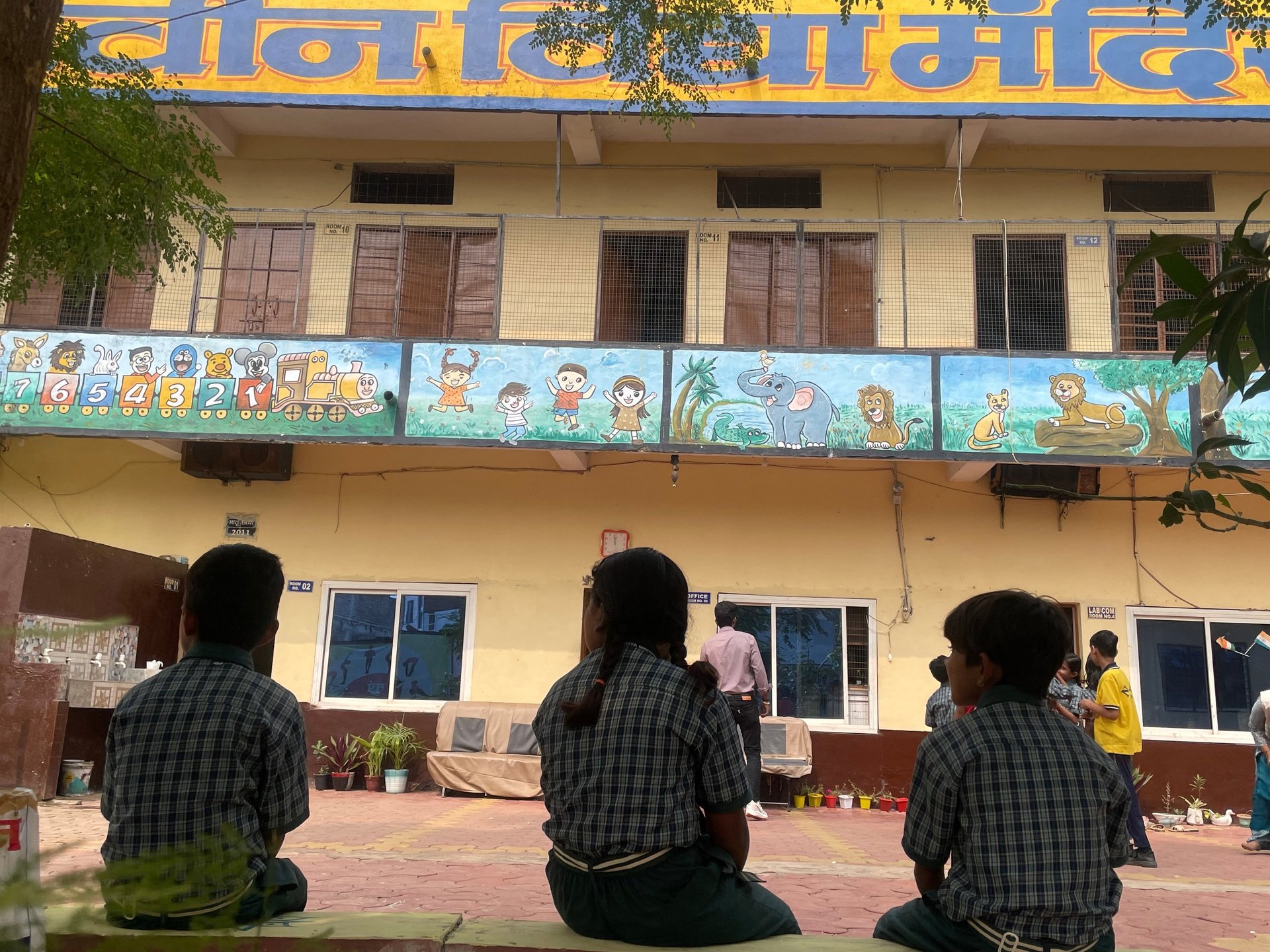 black and white bed linen