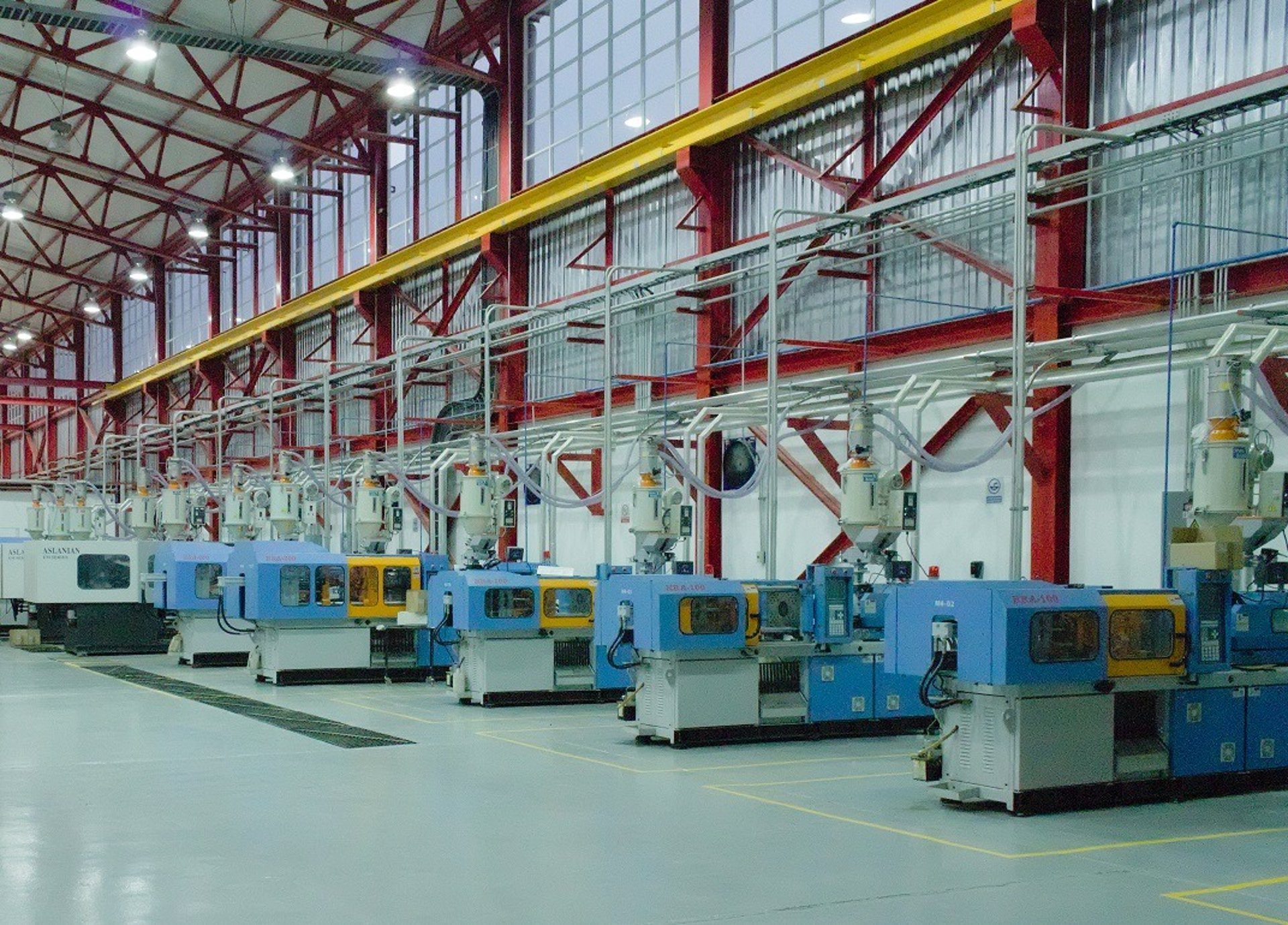 gray computer monitor