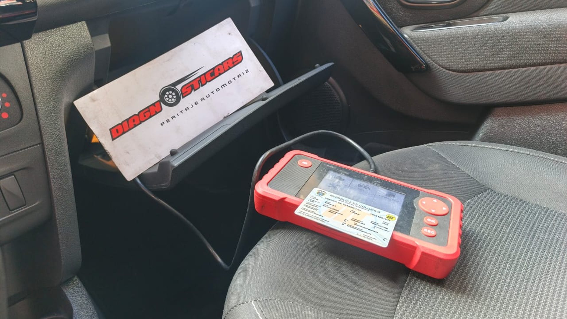 gray computer monitor