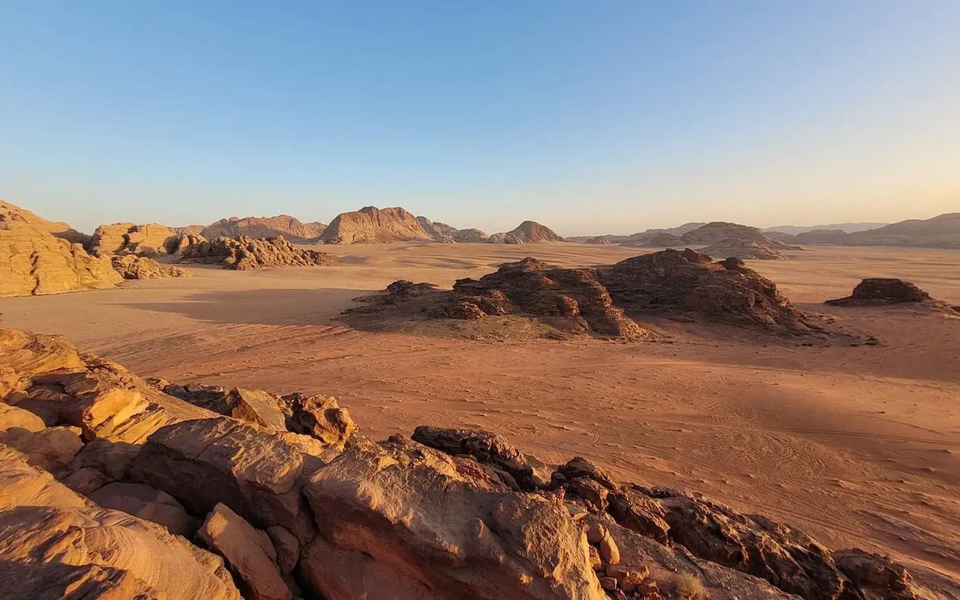 wadi-rum-calm-private-jeep-tours-hero.webp