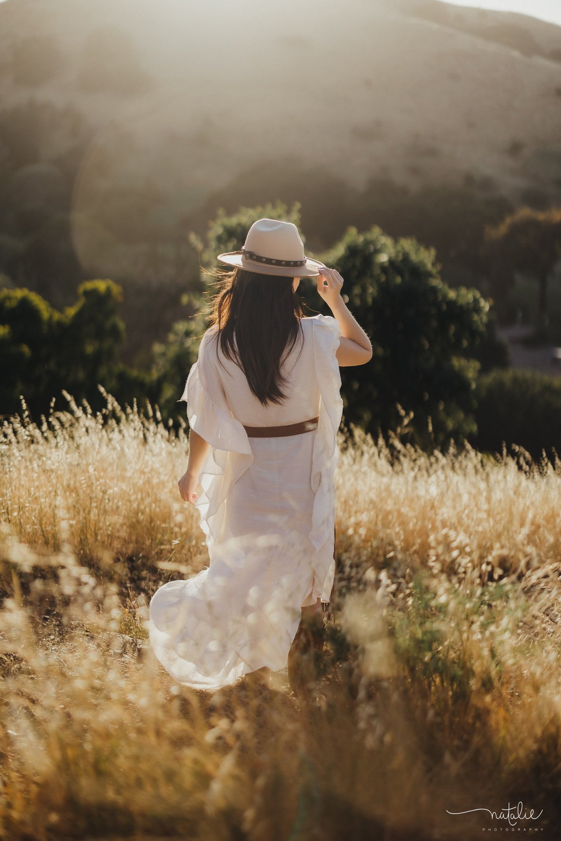 gray computer monitor