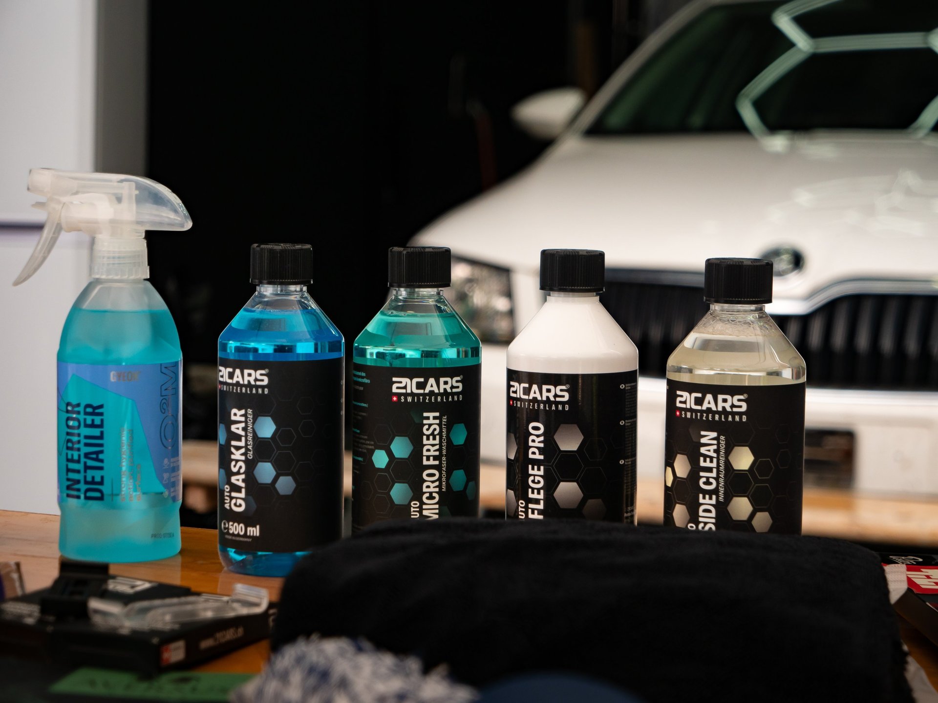 gray computer monitor