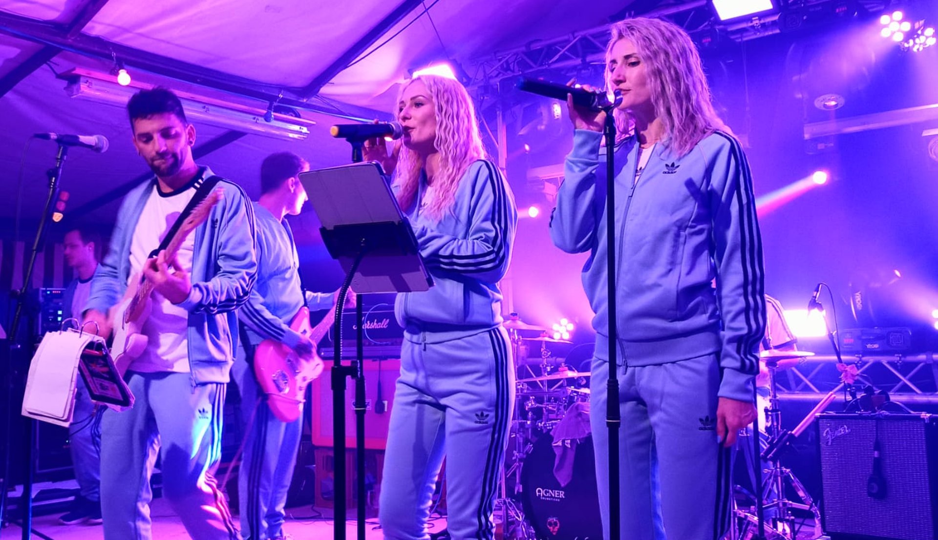 black and white bed linen