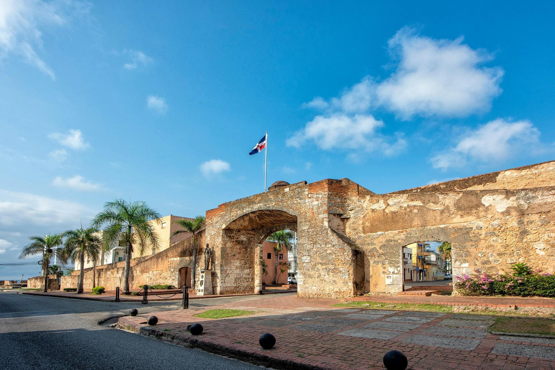 black and white bed linen
