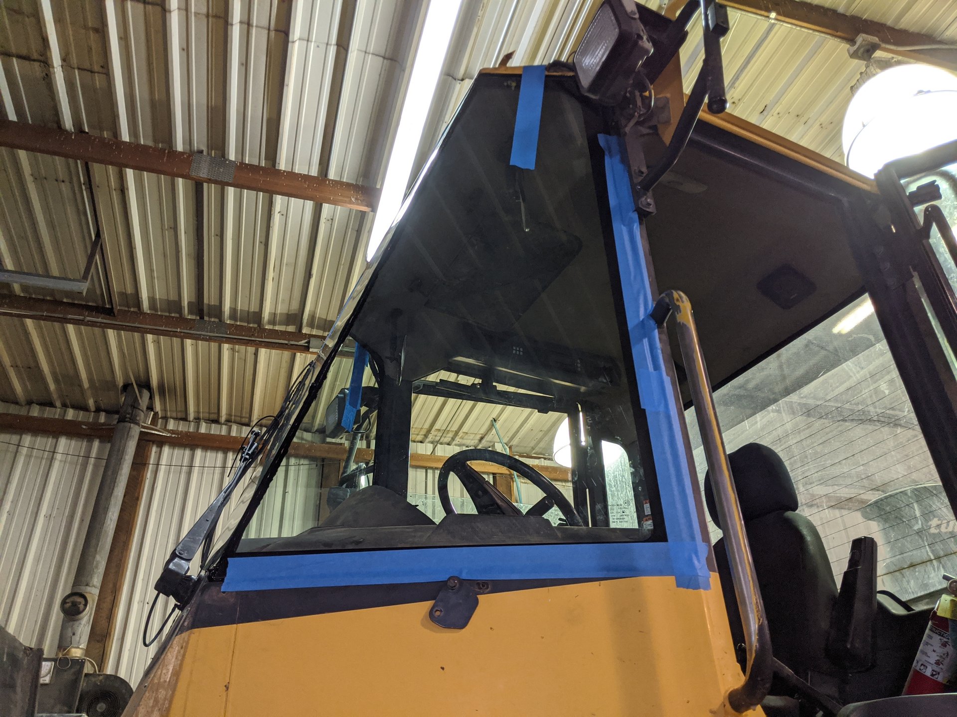 gray computer monitor