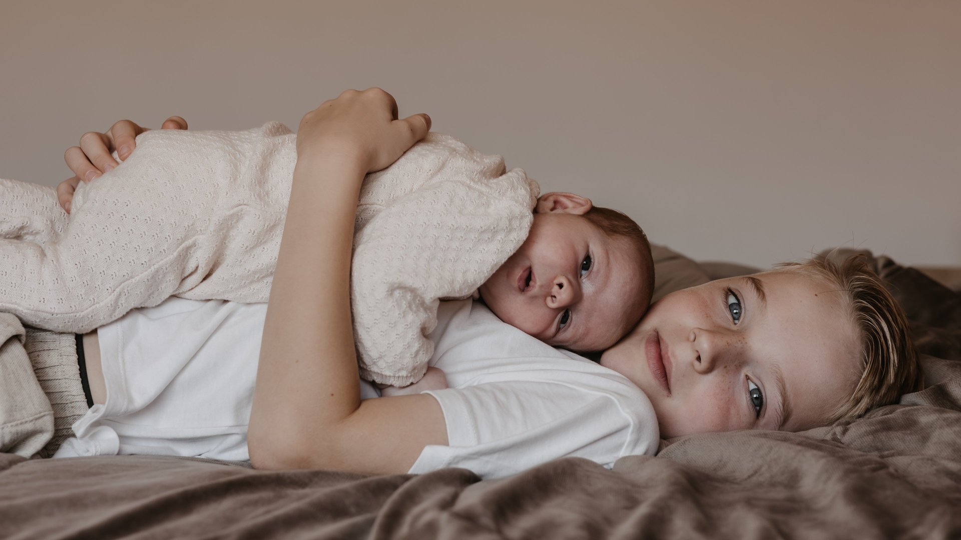 an abstract photo of a curved building with a blue sky in the background